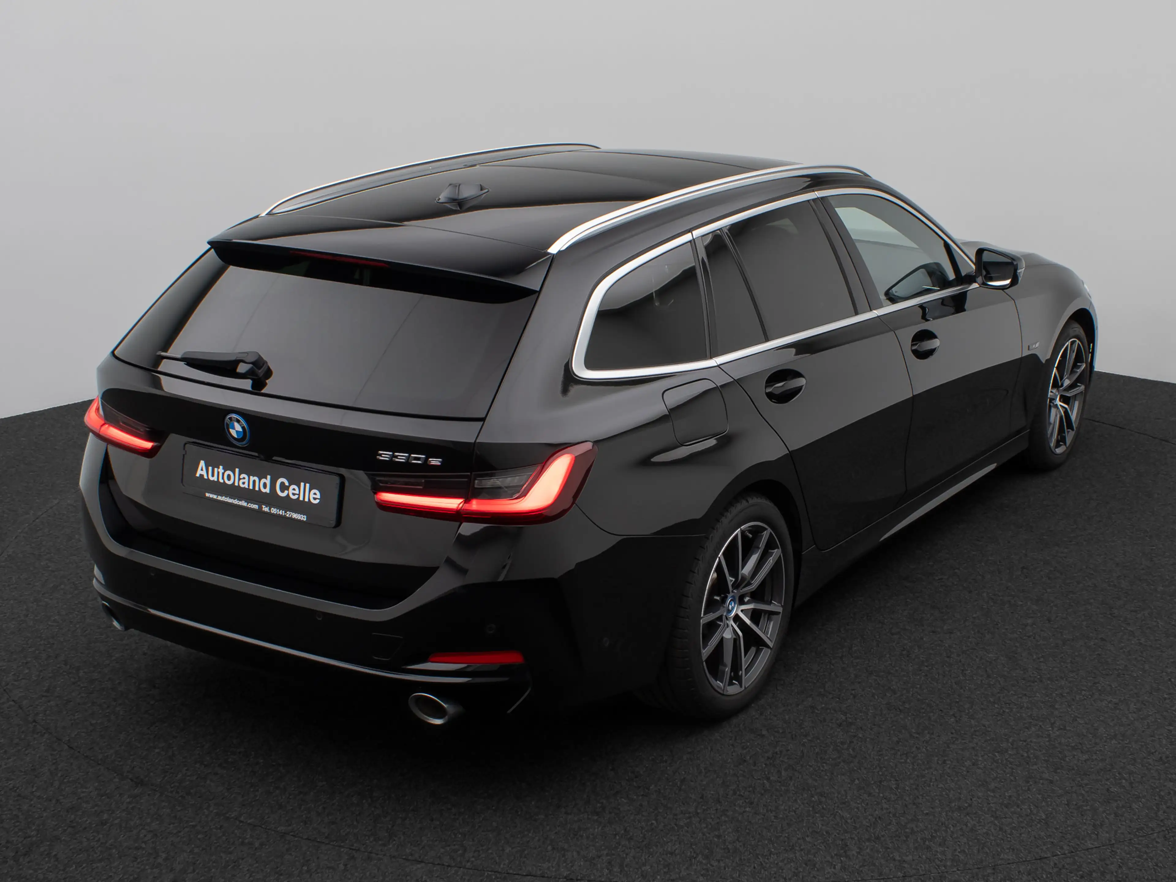 BMW 330 Pano. Kamera HUD DAB H K AHK Komfort Sport — photo 7