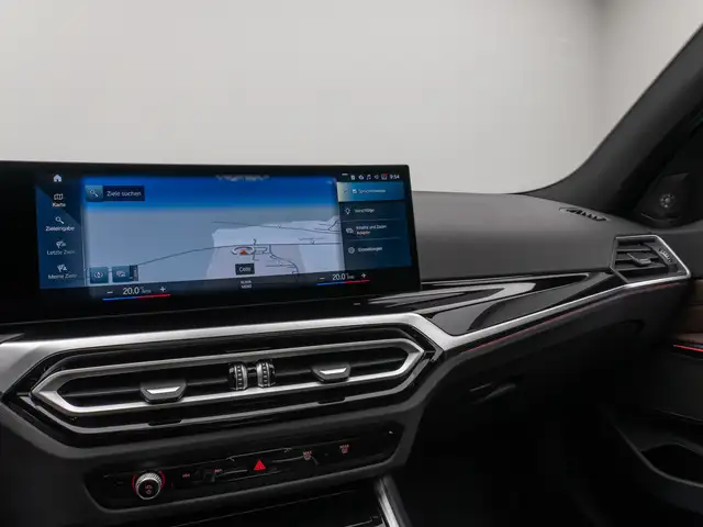 BMW 3 Series view 22