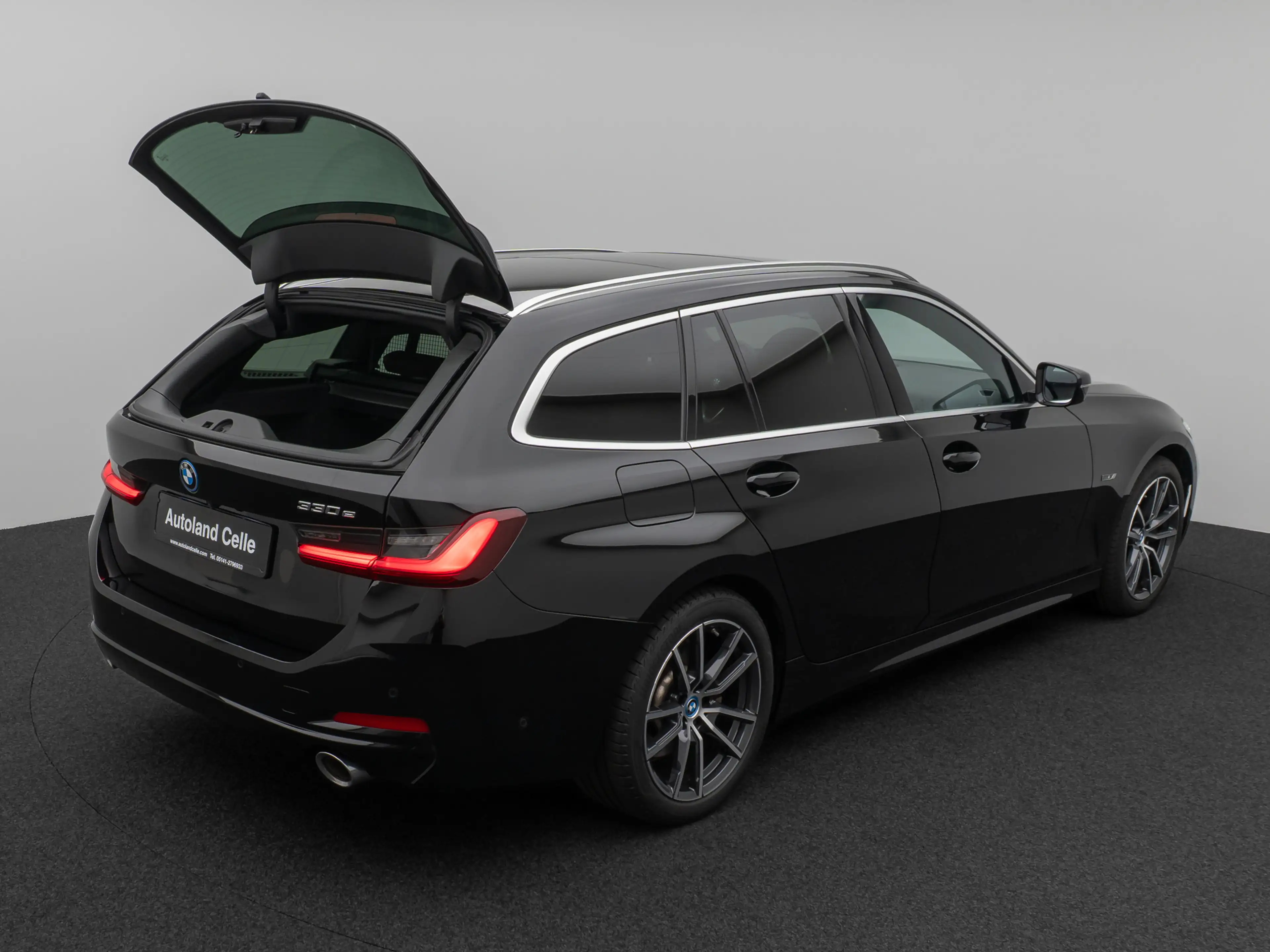 BMW 330 Pano. Kamera HUD DAB H K AHK Komfort Sport — photo 14