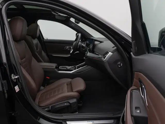BMW 3 Series view 25