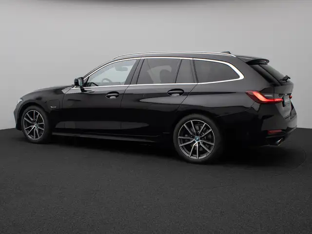 BMW 3 Series view 10