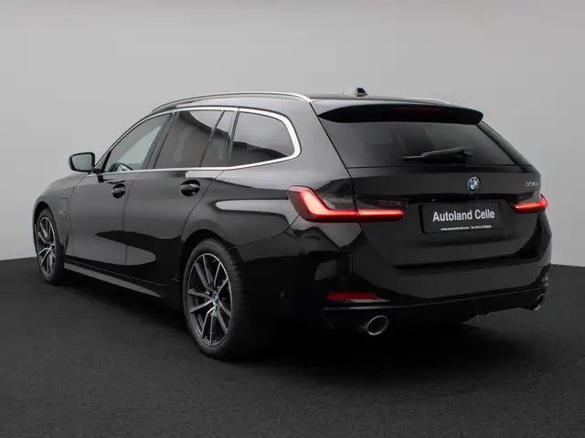 BMW 3 Series view 9