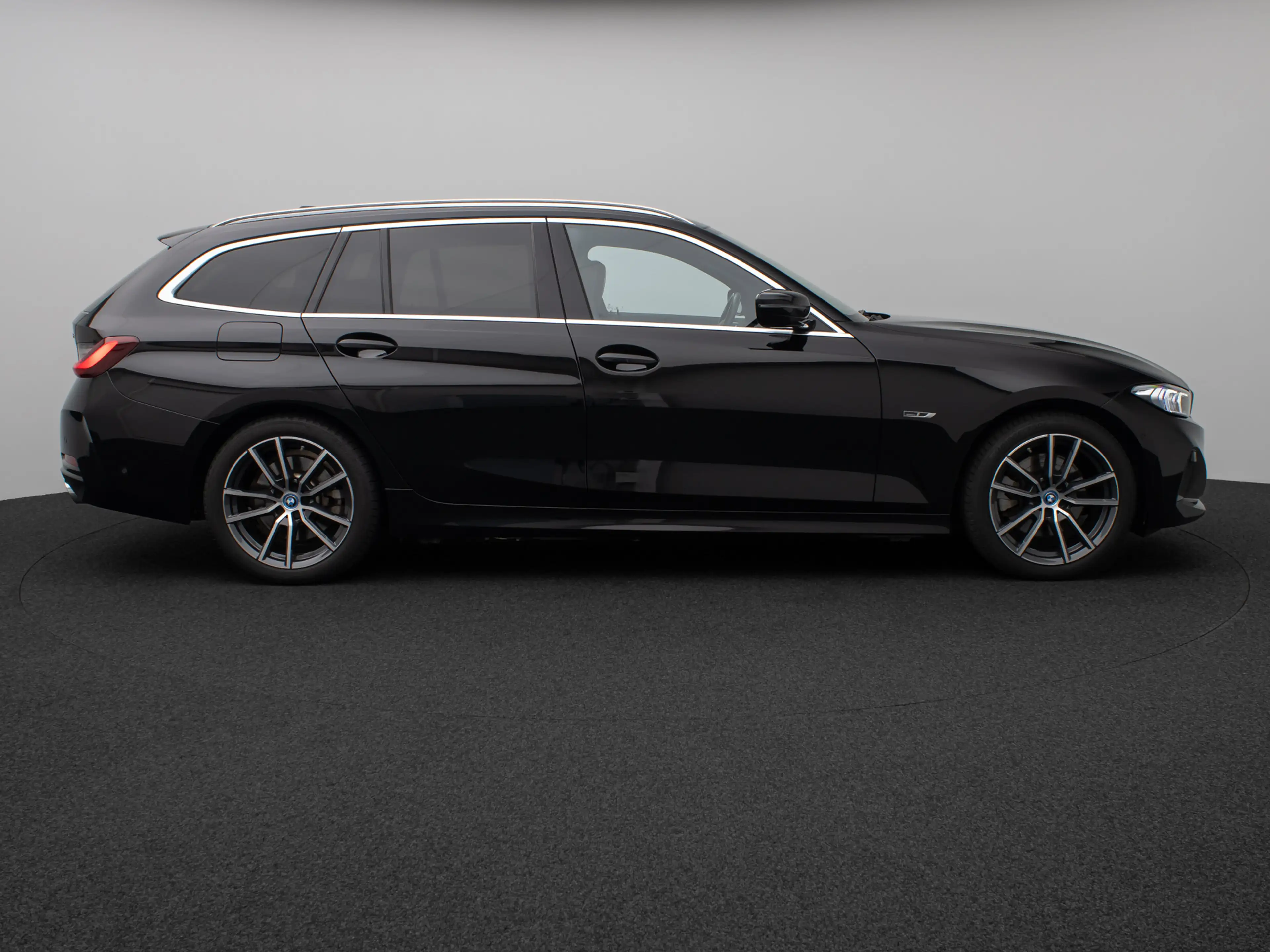 BMW 330 Pano. Kamera HUD DAB H K AHK Komfort Sport — photo 5