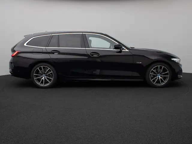 BMW 3 Series view 5