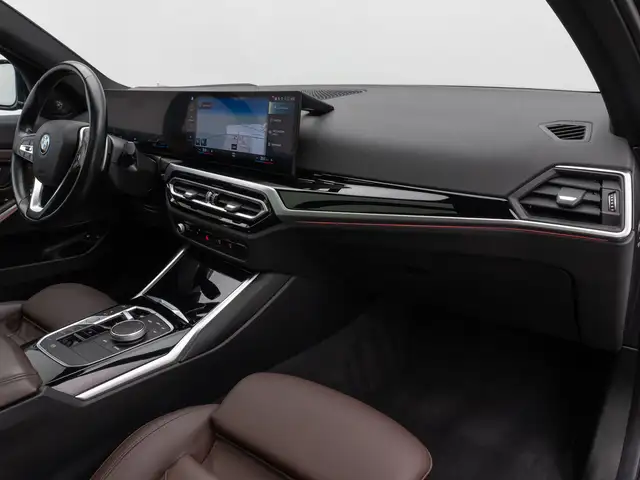 BMW 3 Series view 24