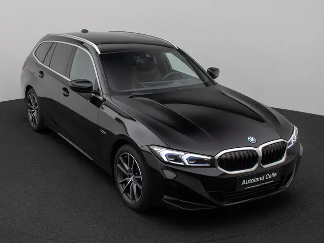 BMW 3 Series view 3