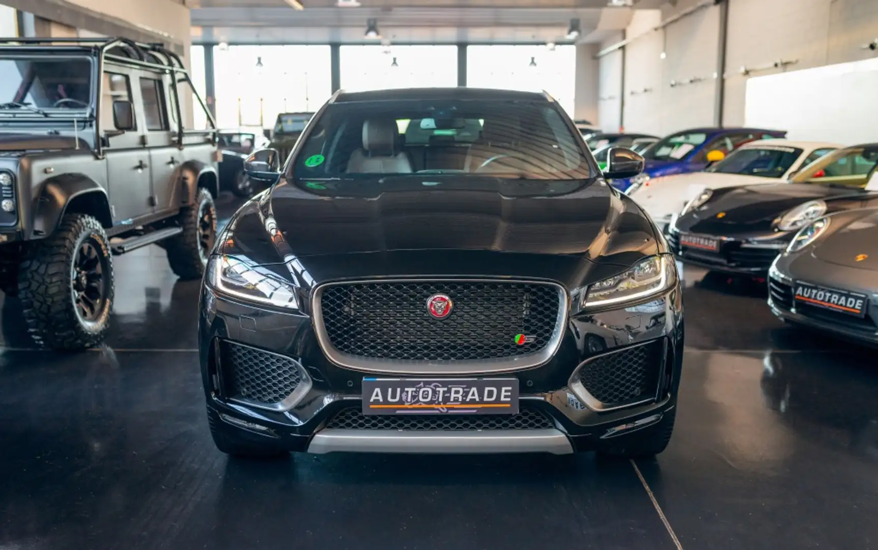 Jaguar F-Pace 3.0 V6 S/C S Aut. AWD 380 Schwarz - 2