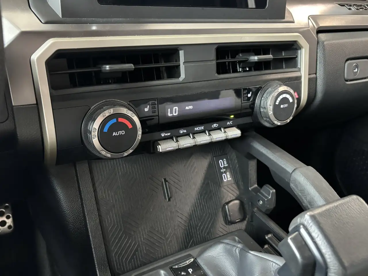 Toyota Tacoma снимка Toyota Tacoma