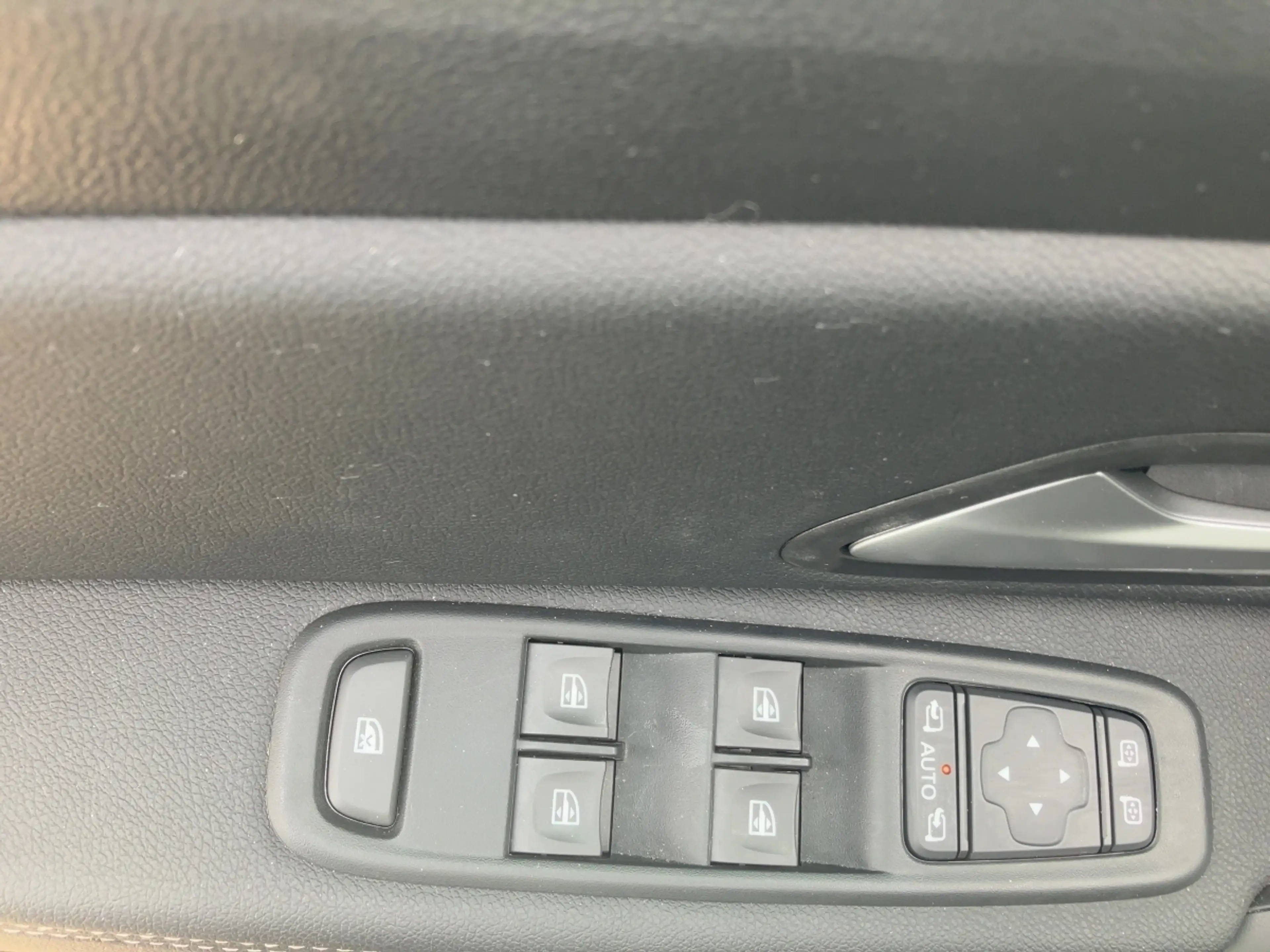 Dacia Duster Journey TCe 150 EDC — photo 12