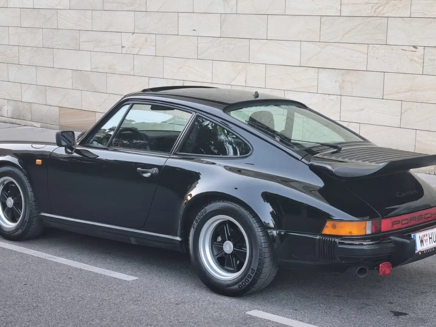 Porsche 911 Carrera Schwarz - 2
