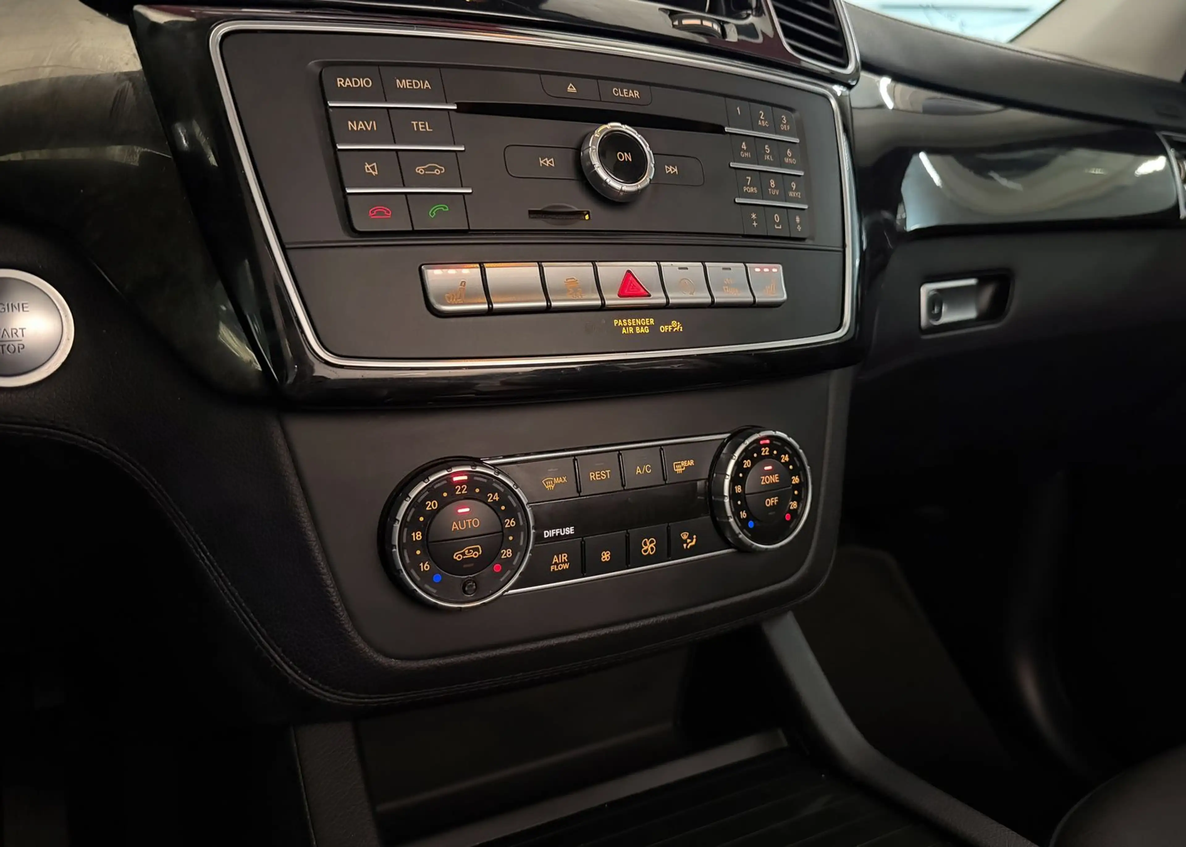 Mercedes-Benz GLE 400 4M AHK MWST Distronic HarmanKardo Keyles — photo 26