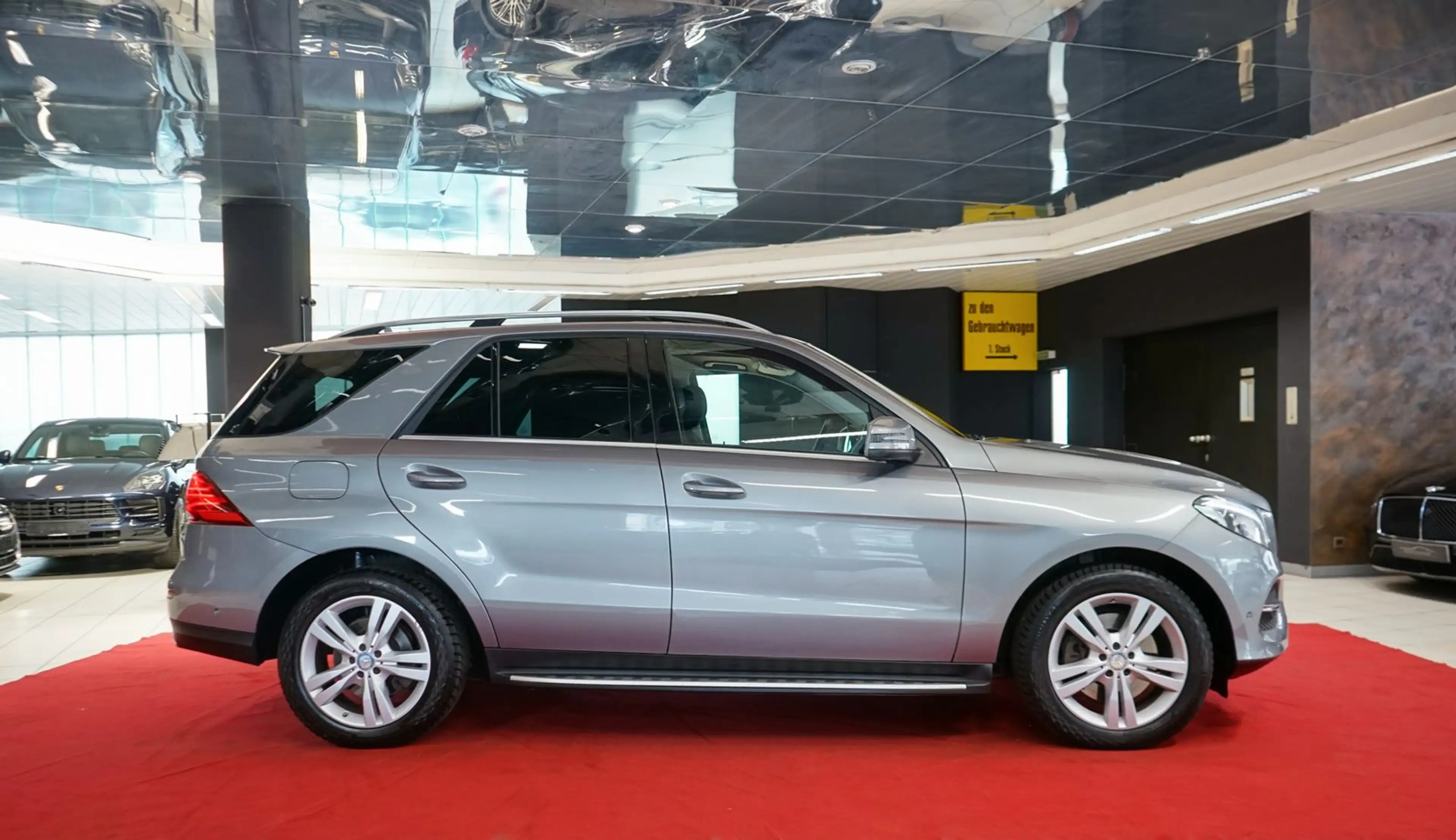Mercedes-Benz GLE 400 4M AHK MWST Distronic HarmanKardo Keyles — photo 11