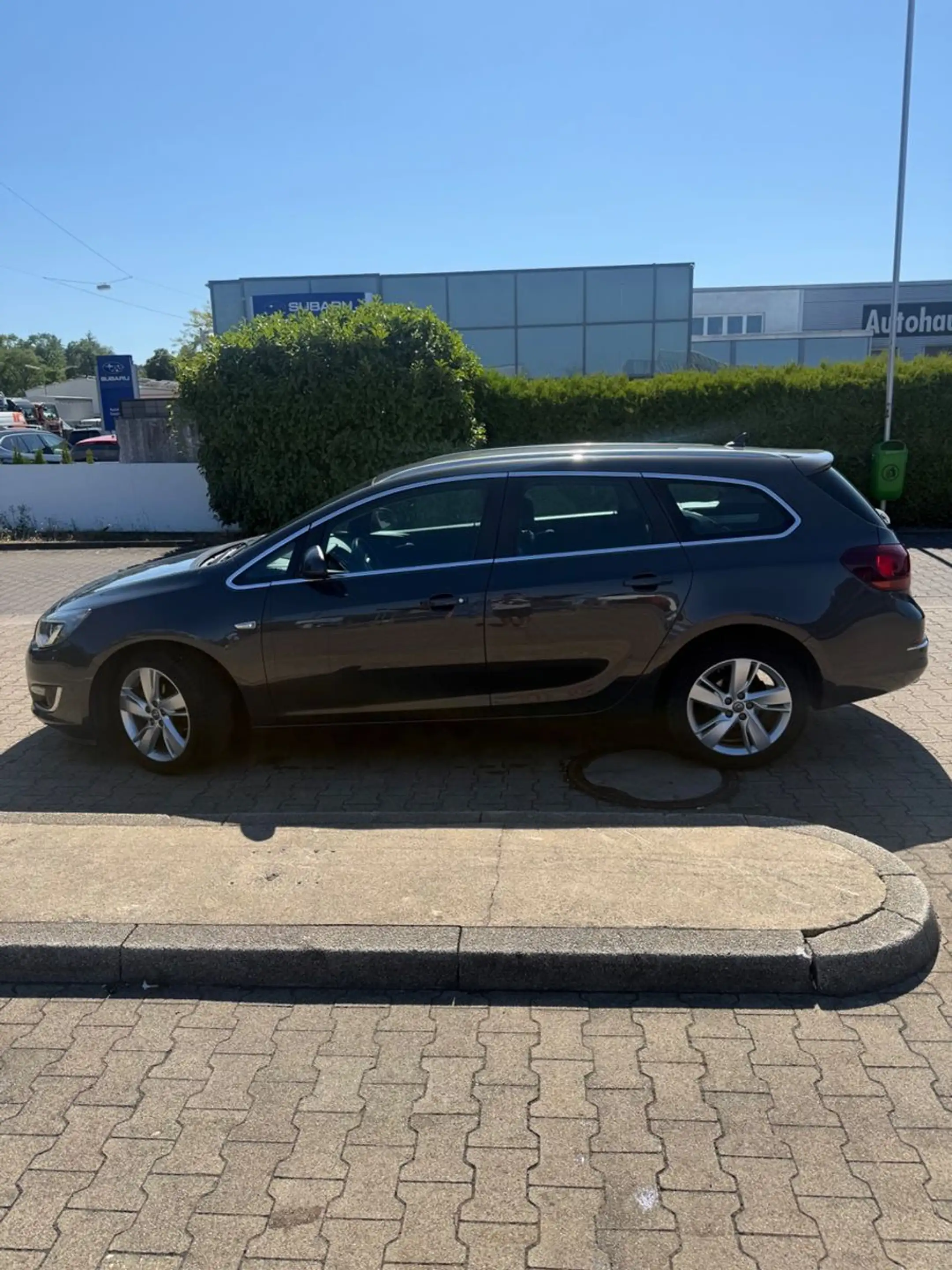 Opel Astra J Sports Tourer Exklusiv AUTOMATIK — photo 8