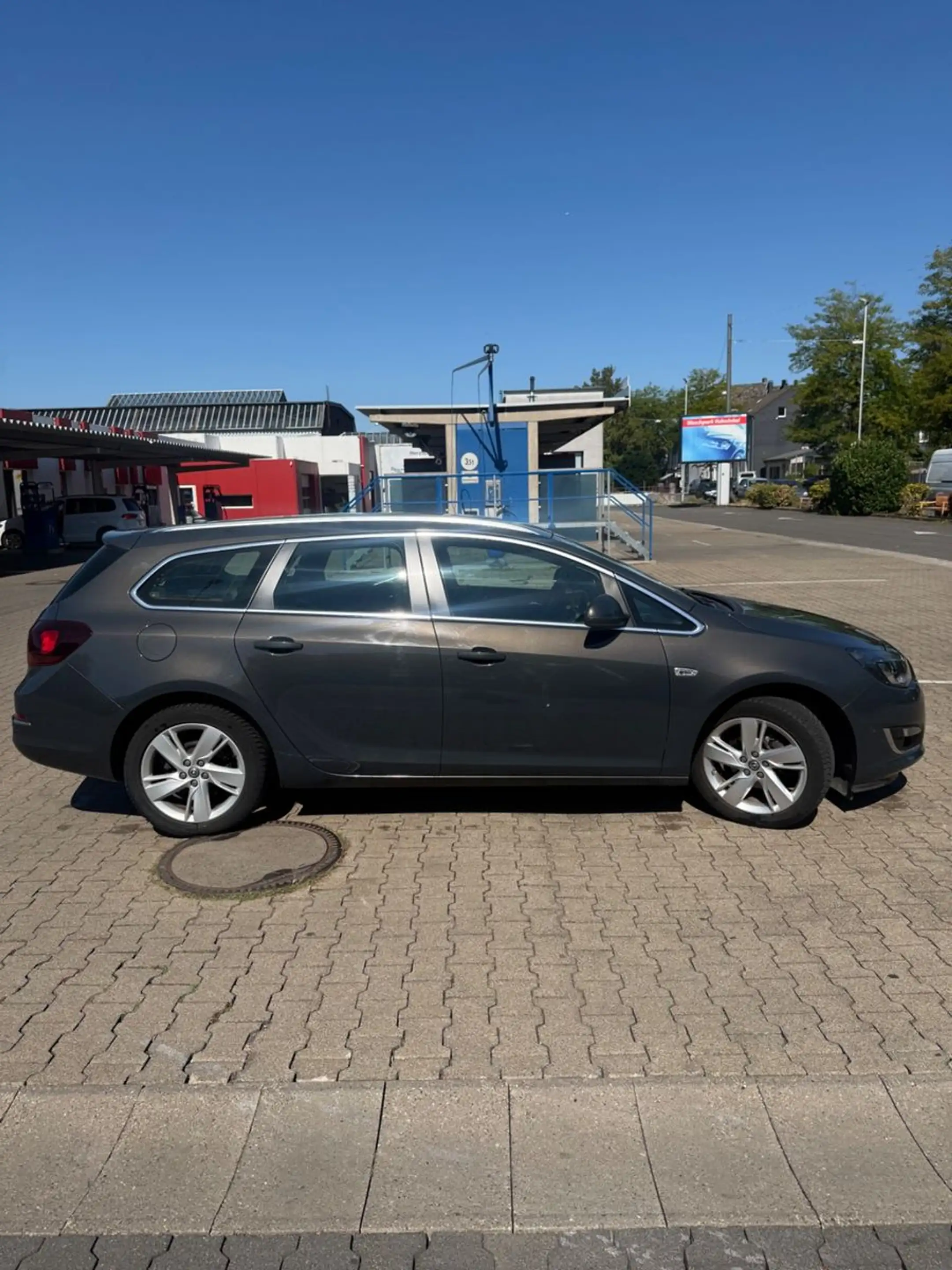 Opel Astra J Sports Tourer Exklusiv AUTOMATIK — photo 4