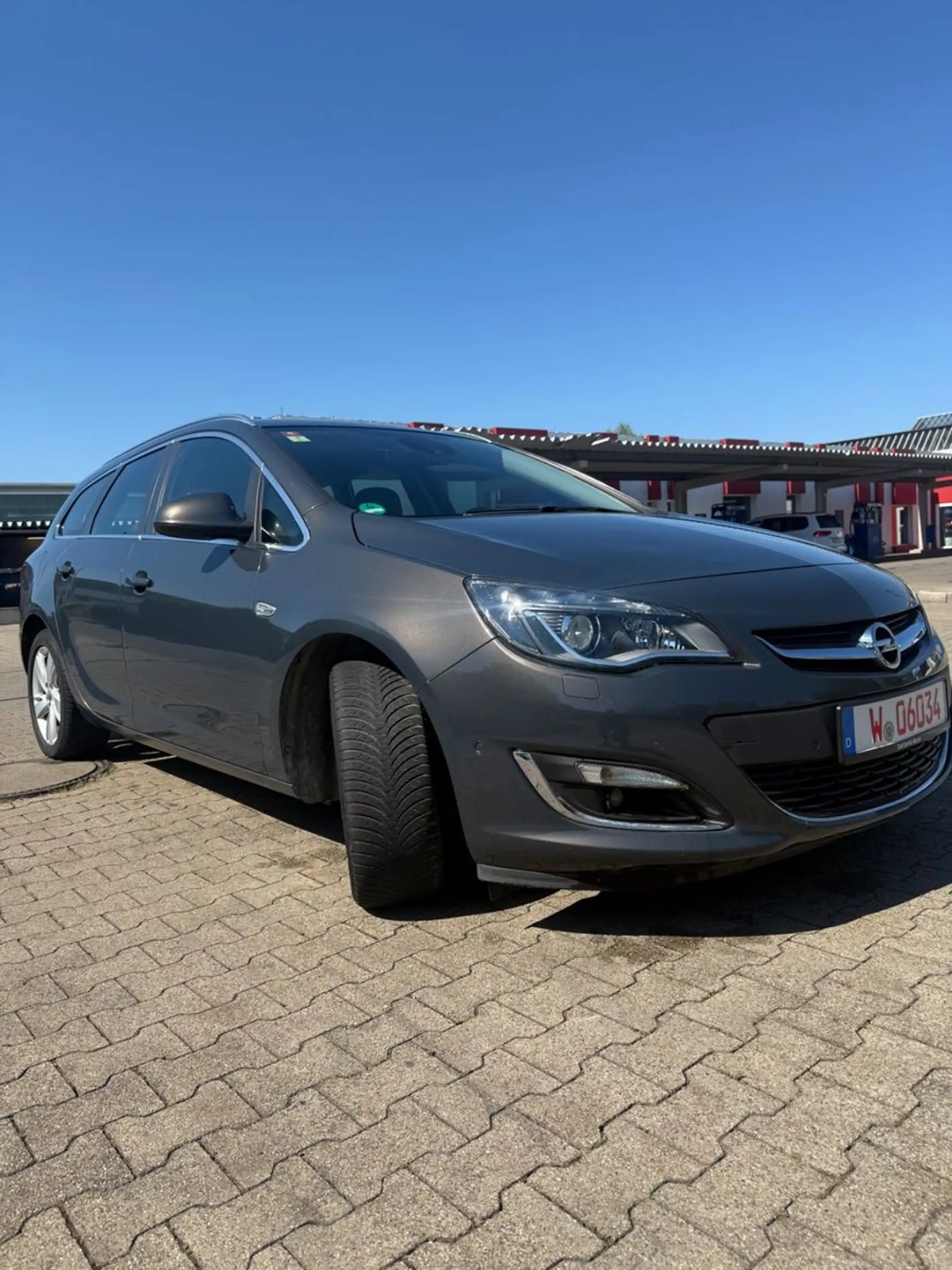 Opel Astra J Sports Tourer Exklusiv AUTOMATIK — photo 3