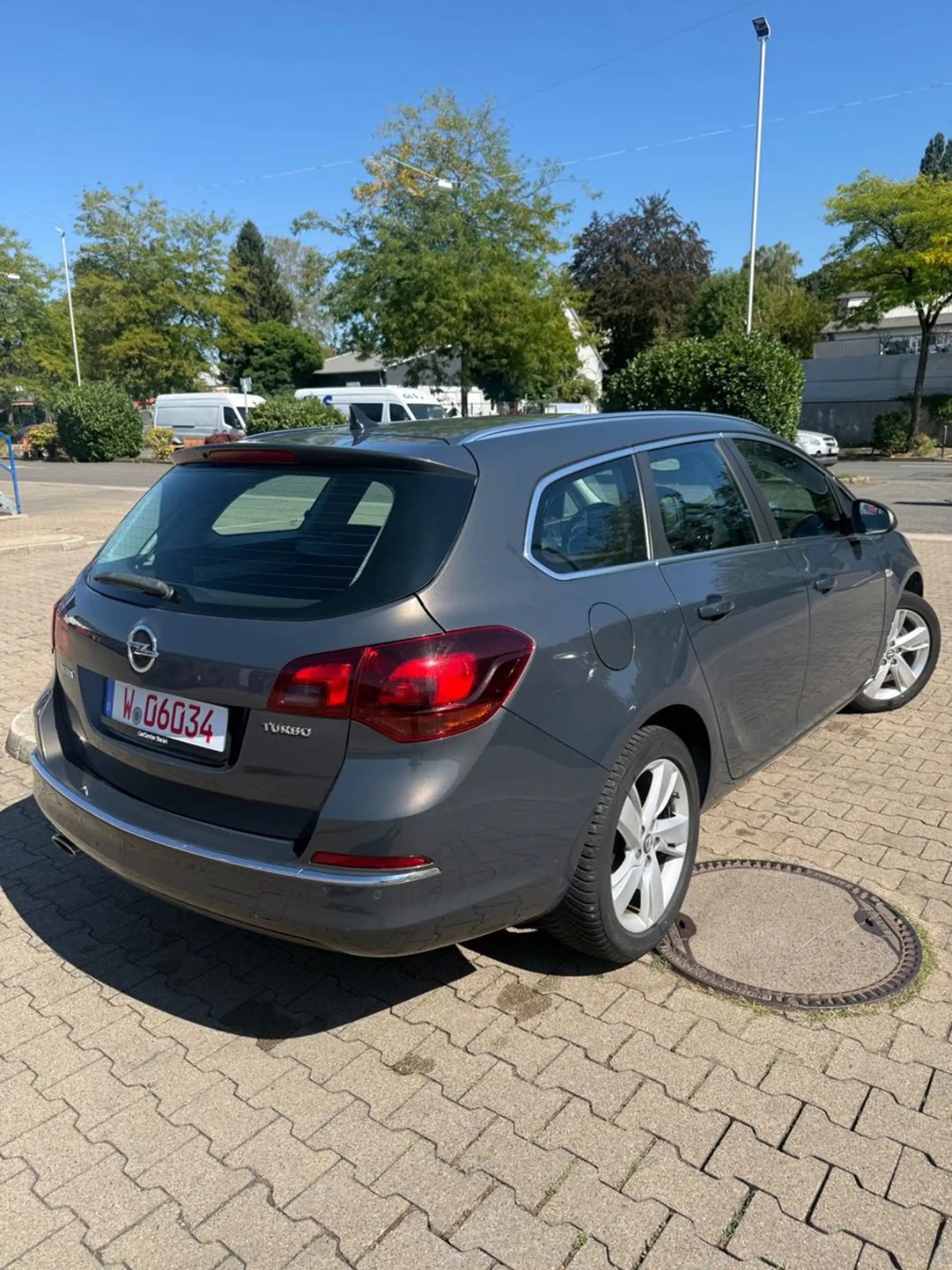 Opel Astra J Sports Tourer Exklusiv AUTOMATIK — photo 5