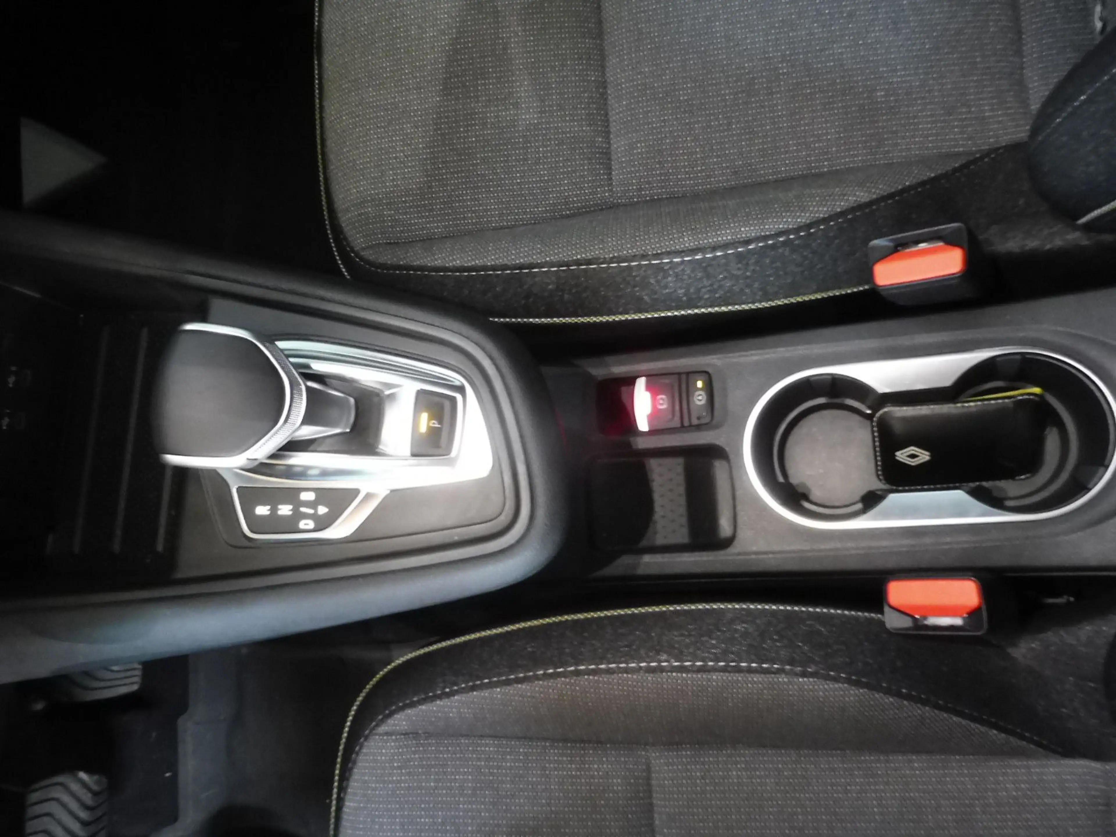 Renault Symbioz 145 E-Tech Full Hybrid Techno — photo 13