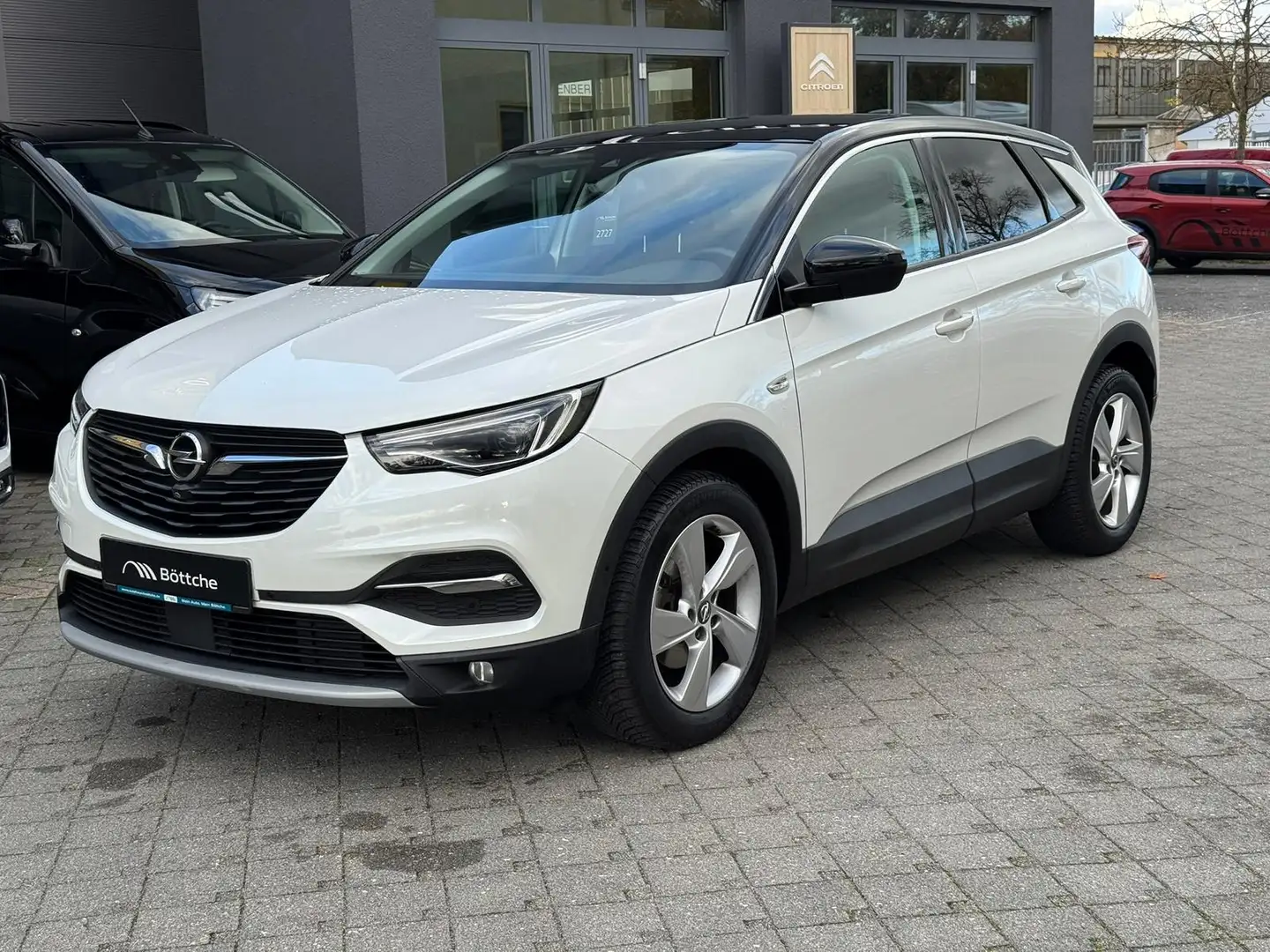 Opel Grandland Innov. 130PT EAT8 - MATRIX/PLA/KLIMAAUT/SITZH/360° Wit - 2