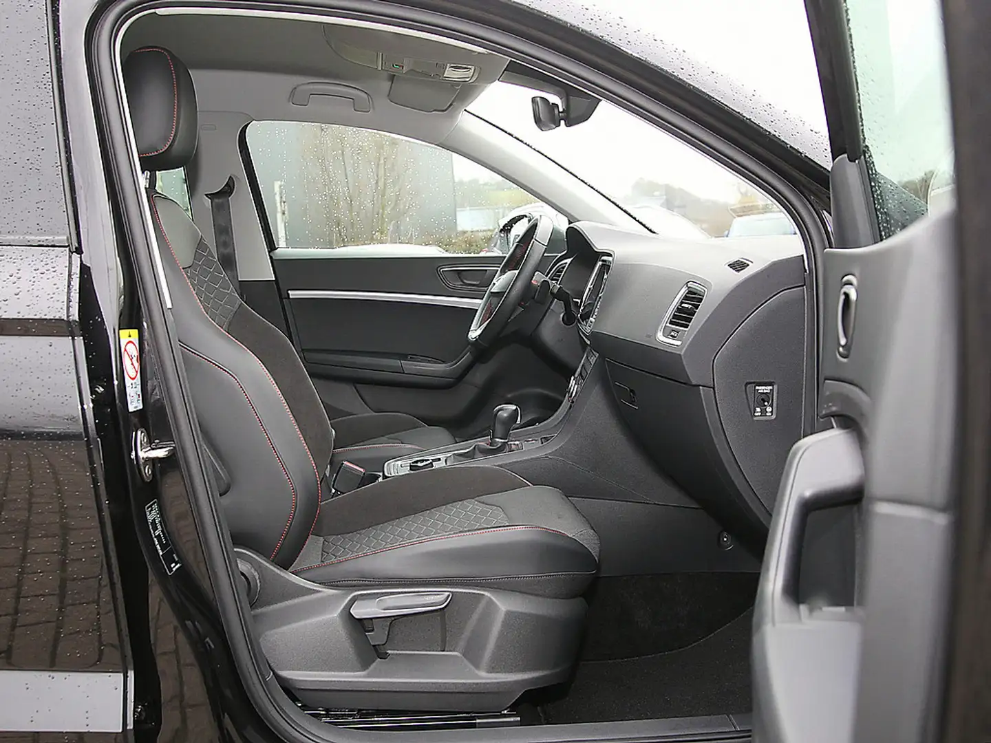 SEAT Ateca 1.5 TSI FR DSG NAVI AHK BEATS KAMERA VI Schwarz - 2