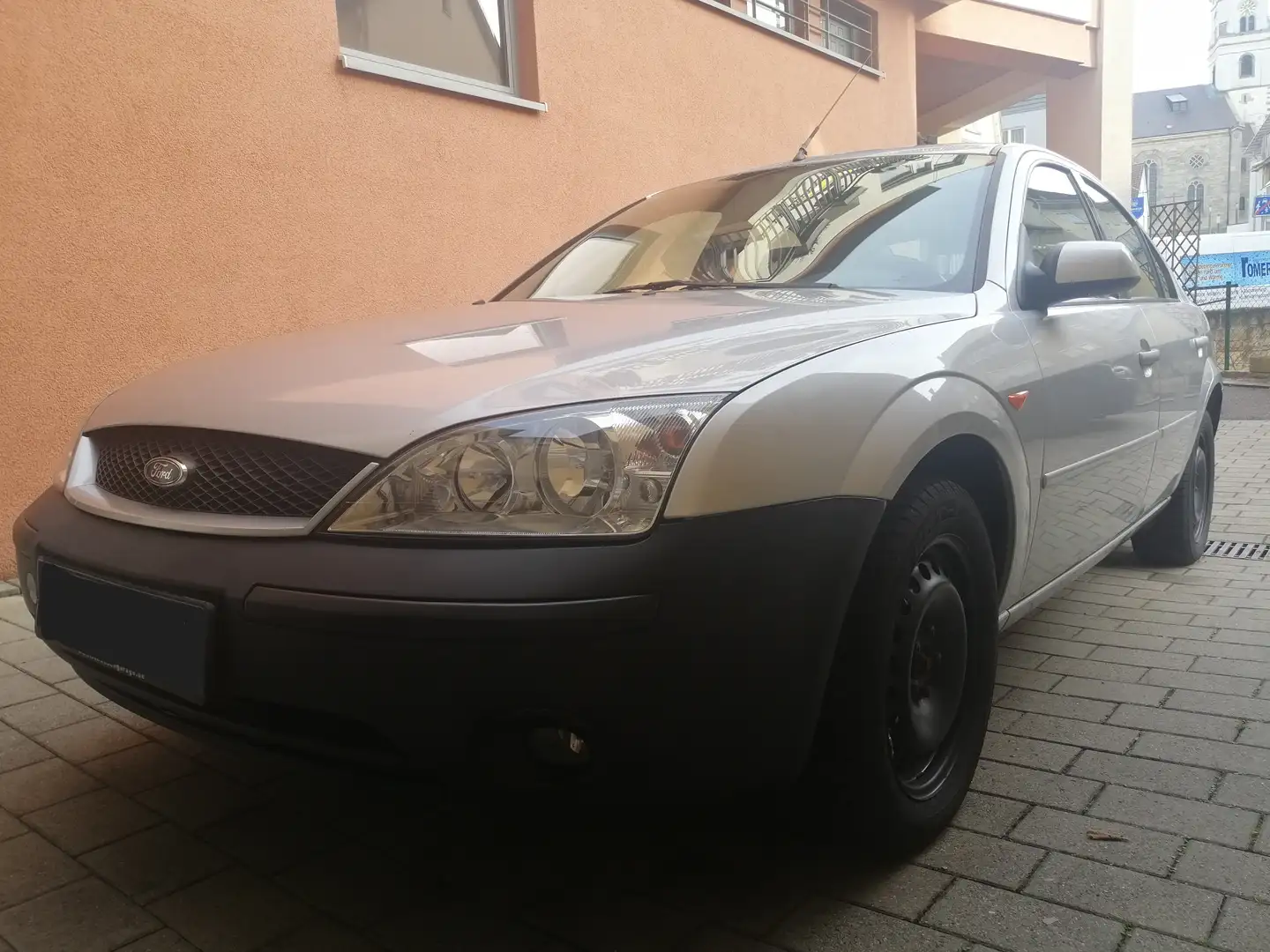 Ford Mondeo Mondeo 1.8 Silber - 1