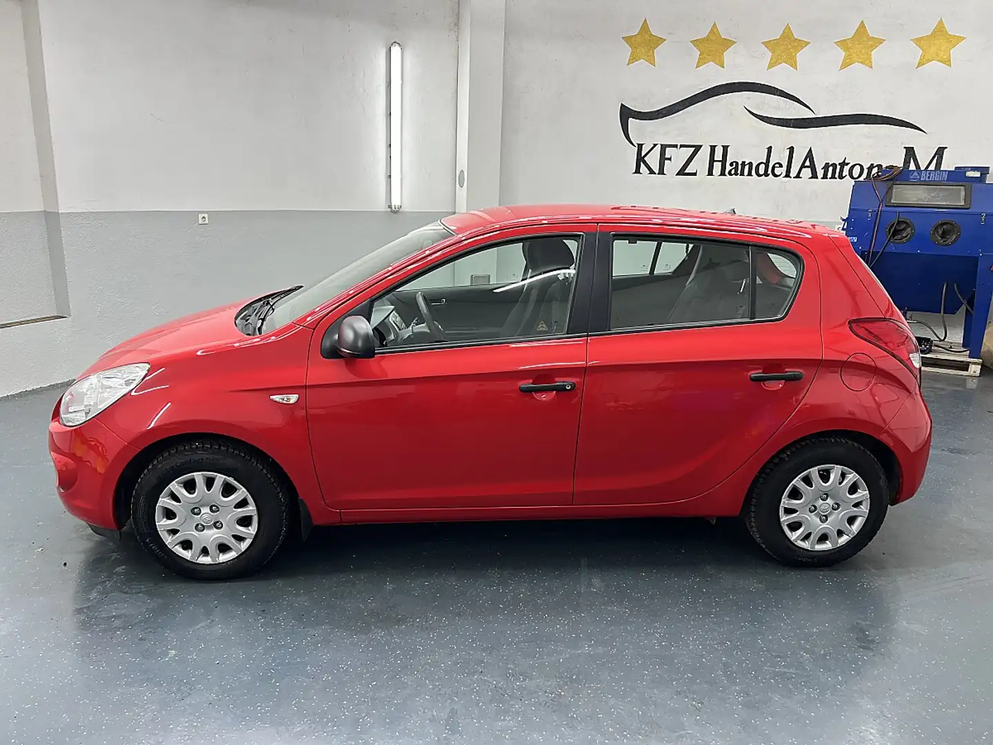 Hyundai i20 1,25 Life*PENSIONISTEN FAHRZEUG*SOFORT FINANZIE... Rot - 2