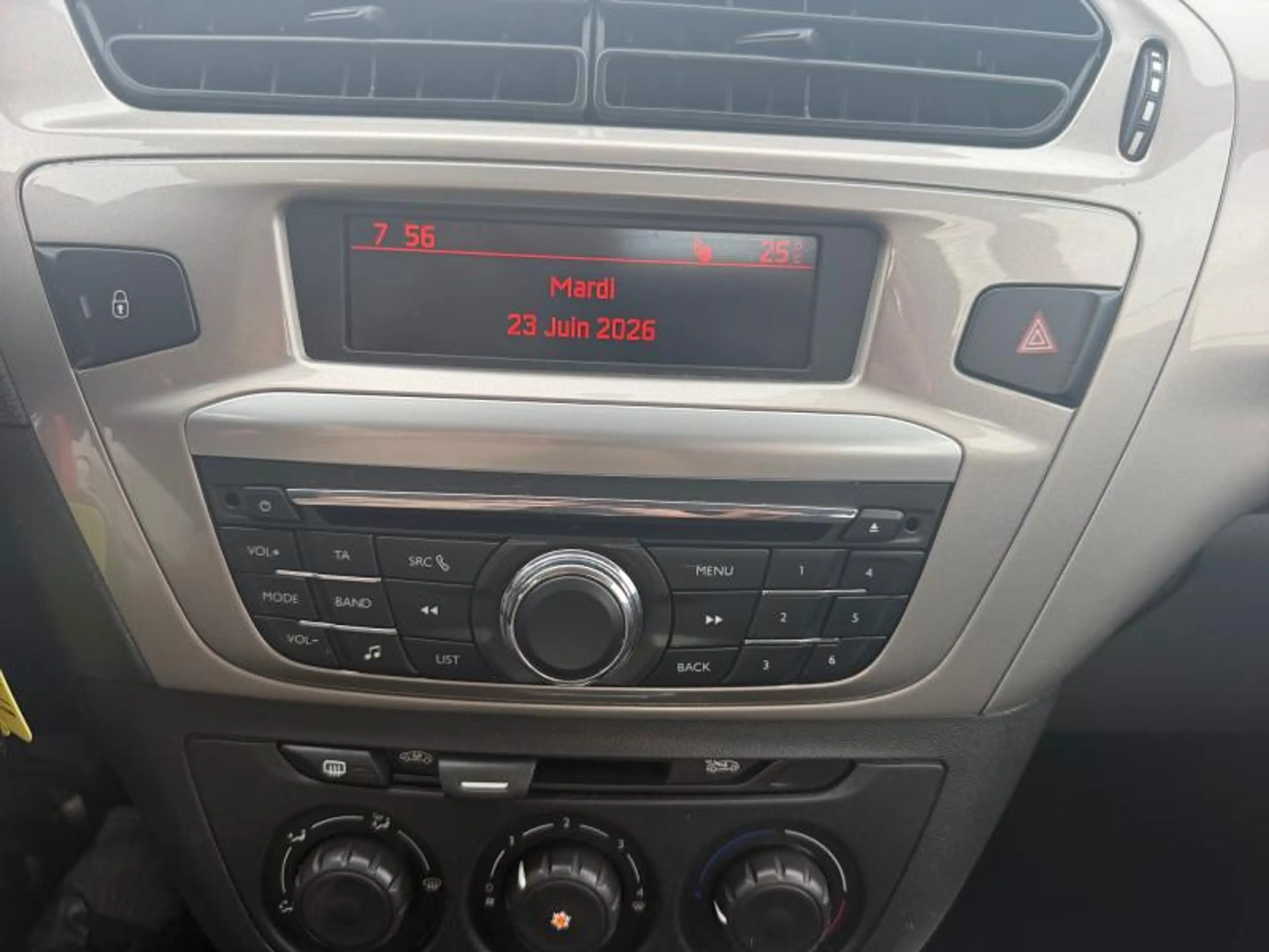 Citroen C-Elysée 1.200cc  82cv gris 02/18 84547km Airco Cruise Capt — photo 15