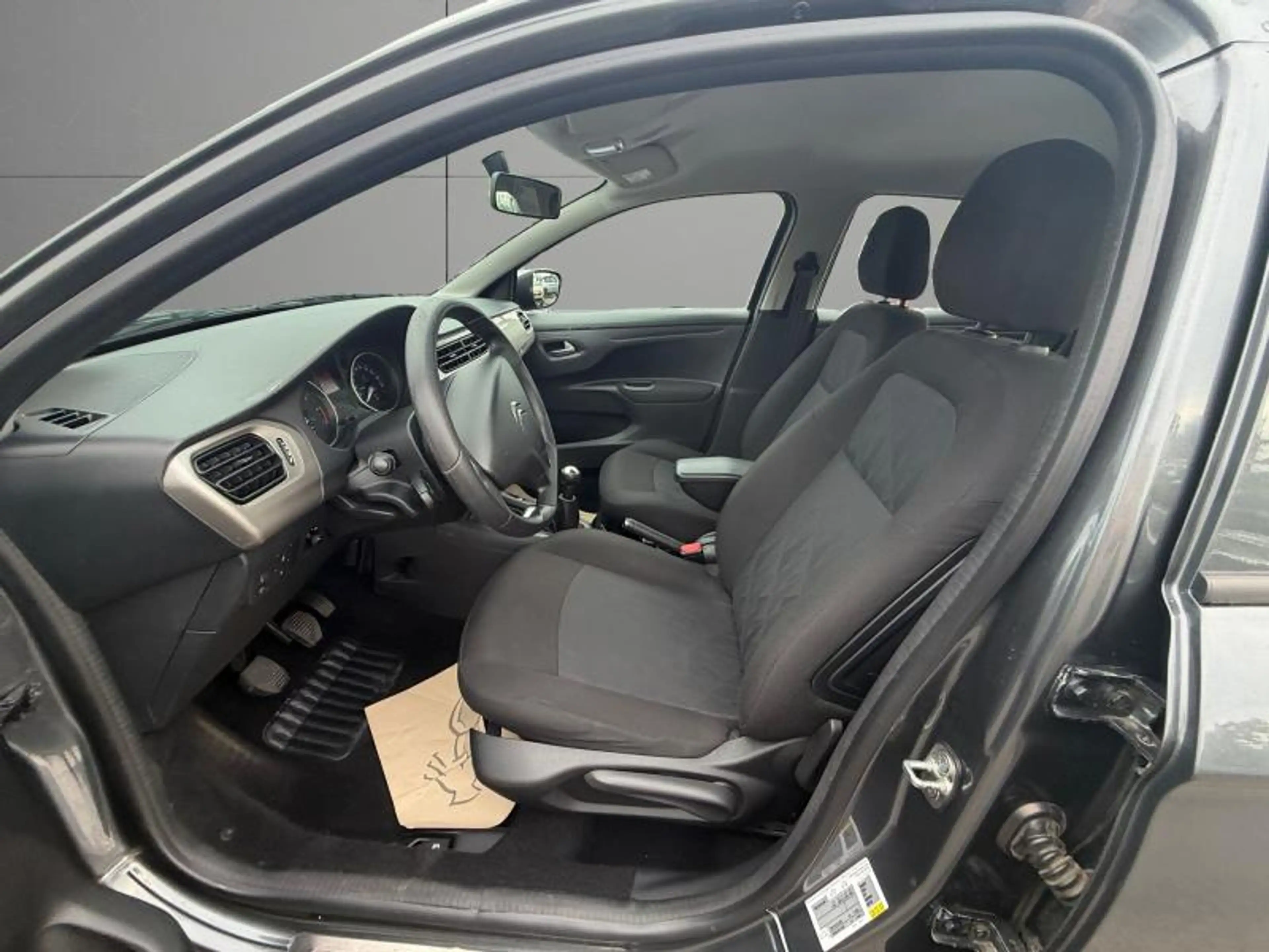 Citroen C-Elysée 1.200cc  82cv gris 02/18 84547km Airco Cruise Capt — photo 10