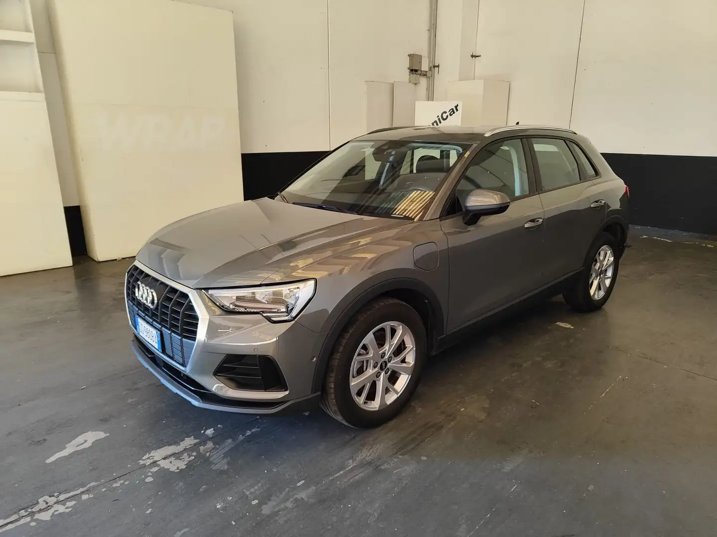 Audi Q3 Q3 SPB 45 TFSI e S tronic Business Plus Gris - 1