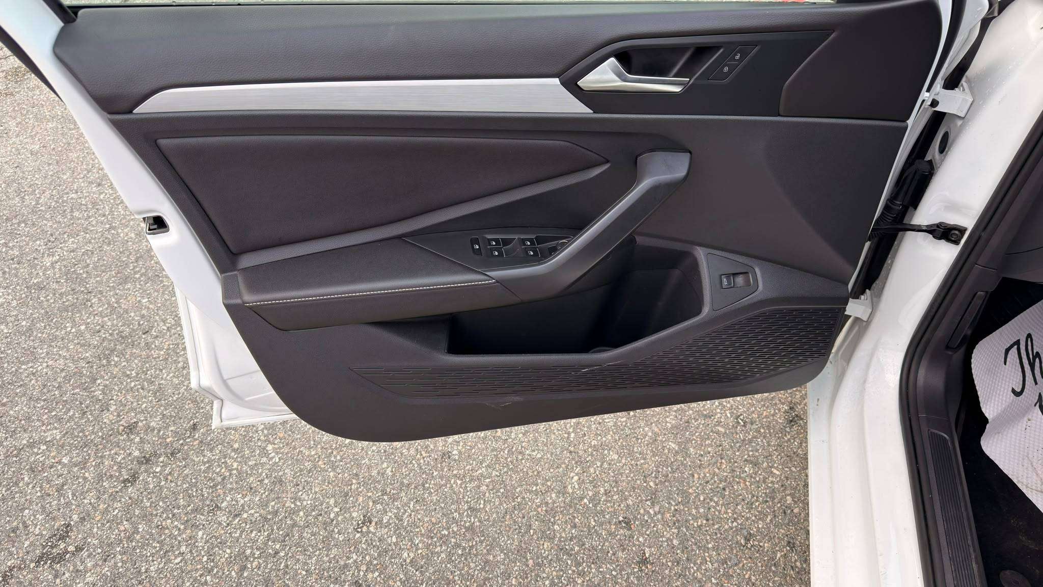 2025 Volkswagen Jetta Sedan — view 10
