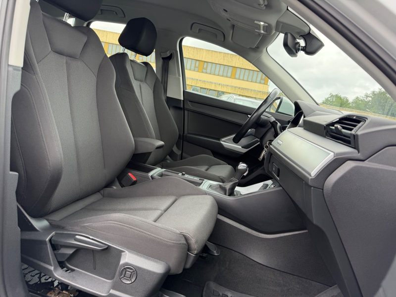 Audi Q3 40 TFSI quattro Standheizung Digital Kamera — photo 15