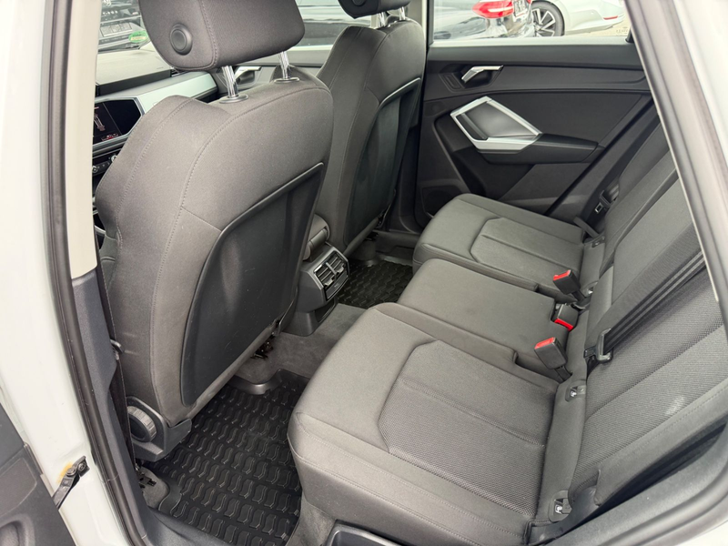 Audi Q3 40 TFSI quattro Standheizung Digital Kamera — photo 12
