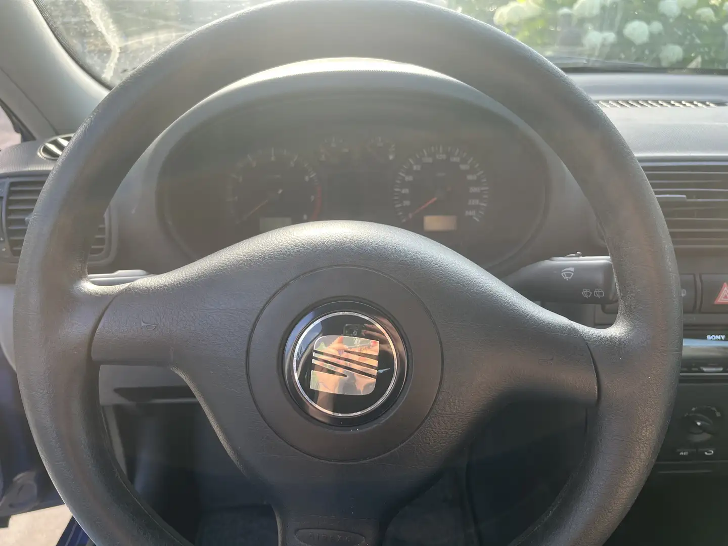 SEAT Leon 1.6-16V Stella Bleu - 1