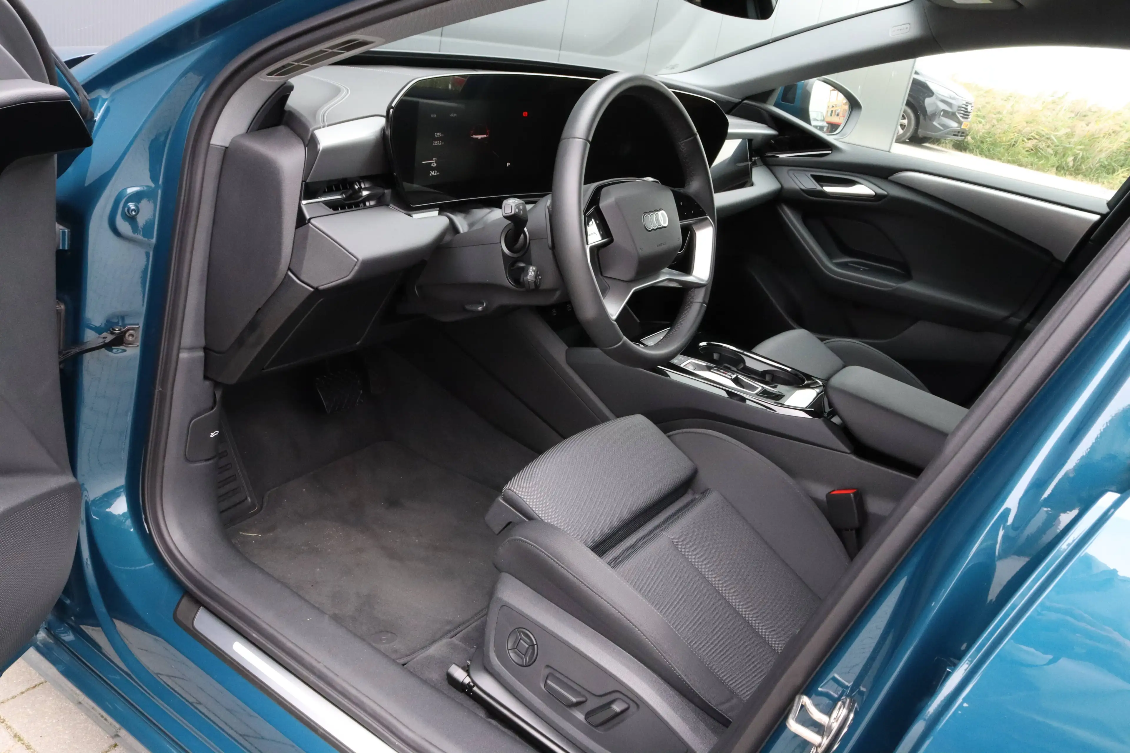 Audi A6 e-tron edition 83 kWh I 20 inch I Trekhaak I Garantie tot 08-2030 I Passenger display — photo 11
