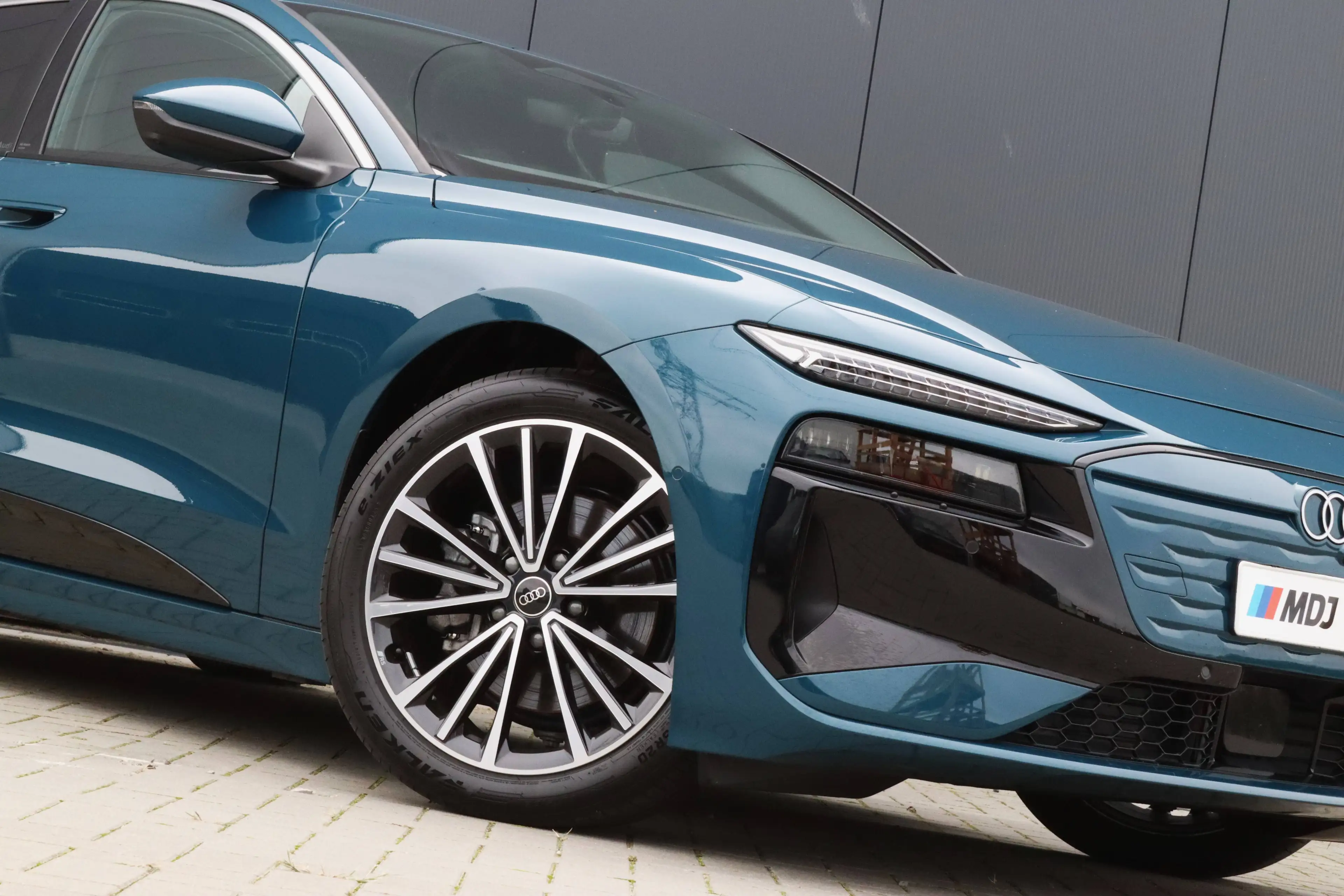Audi A6 e-tron edition 83 kWh I 20 inch I Trekhaak I Garantie tot 08-2030 I Passenger display — photo 5