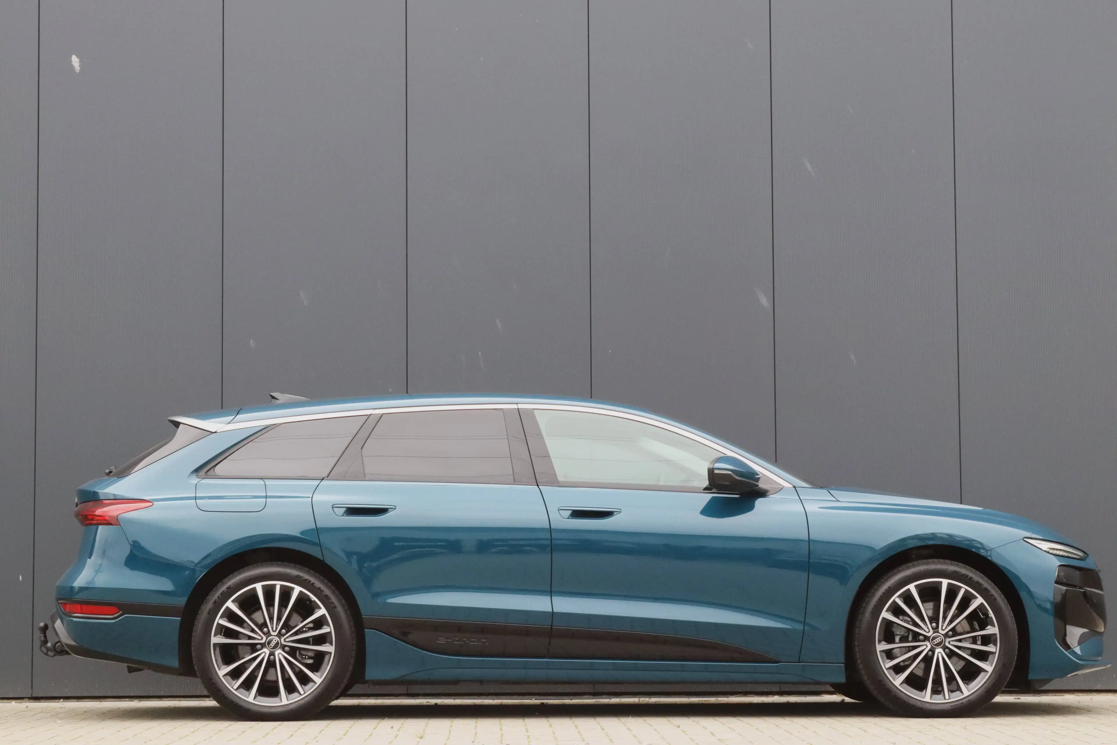 Audi A6 e-tron edition 83 kWh I 20 inch I Trekhaak I Garantie tot 08-2030 I Passenger display — photo 7