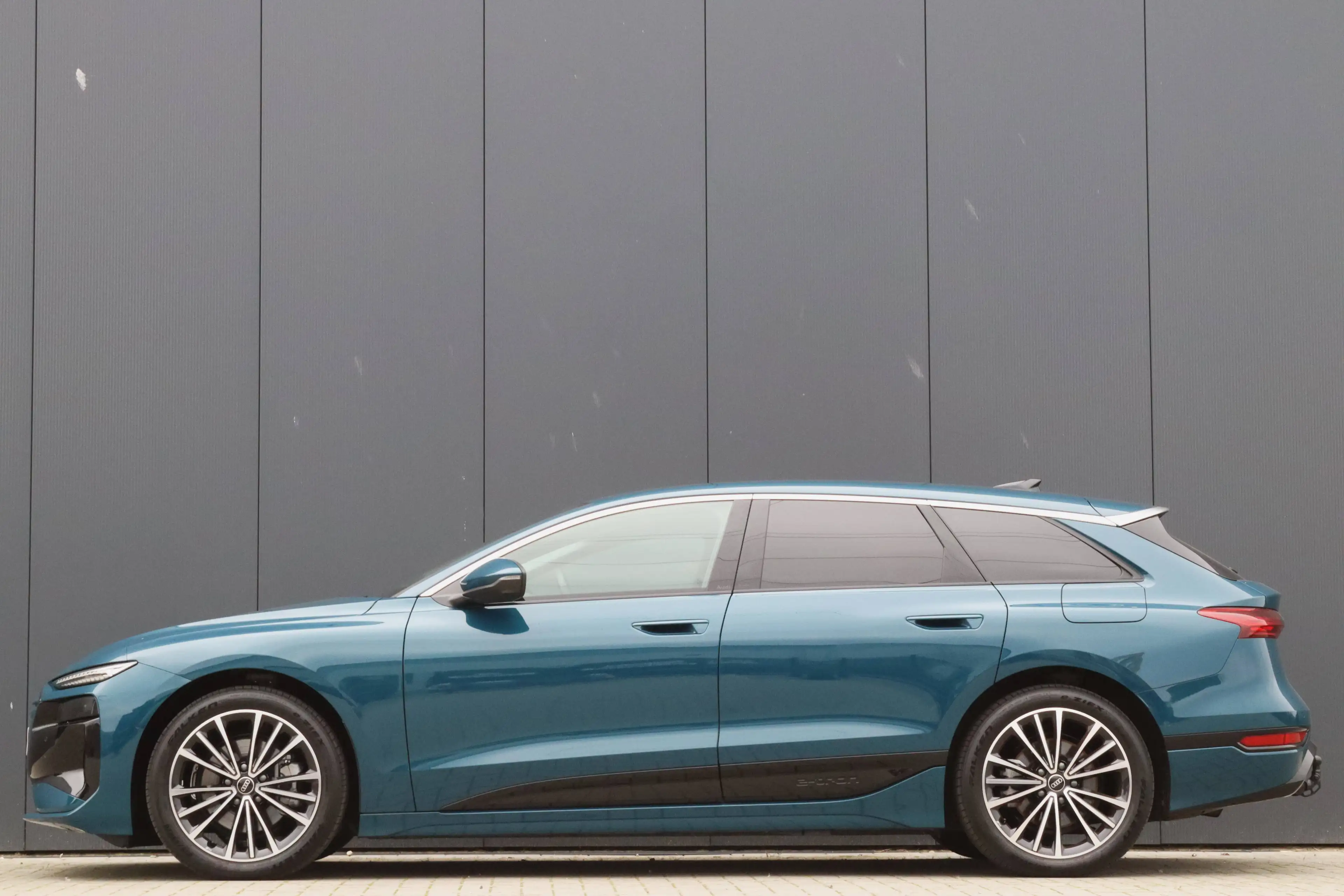 Audi A6 e-tron edition 83 kWh I 20 inch I Trekhaak I Garantie tot 08-2030 I Passenger display — photo 6