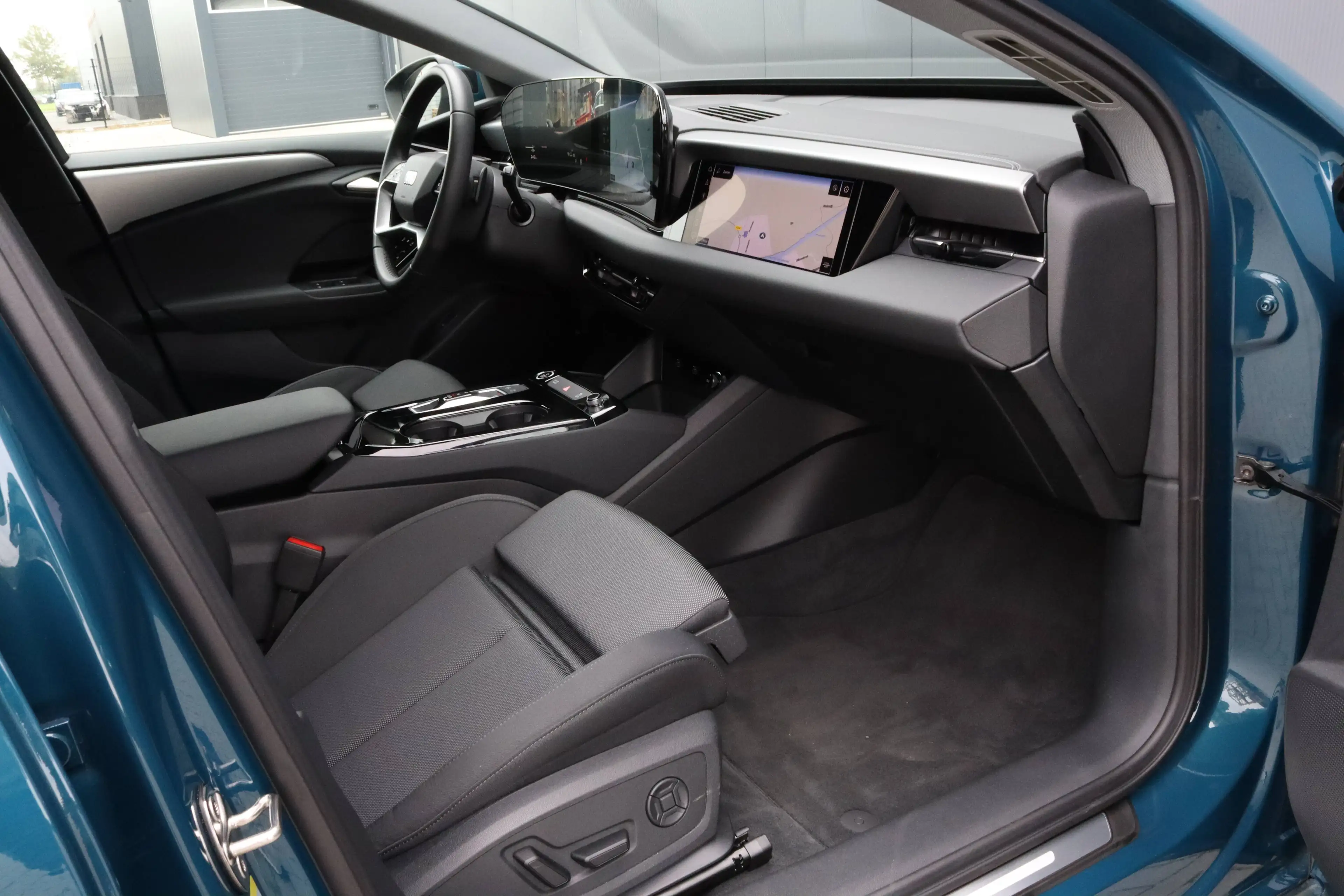 Audi A6 e-tron edition 83 kWh I 20 inch I Trekhaak I Garantie tot 08-2030 I Passenger display — photo 14