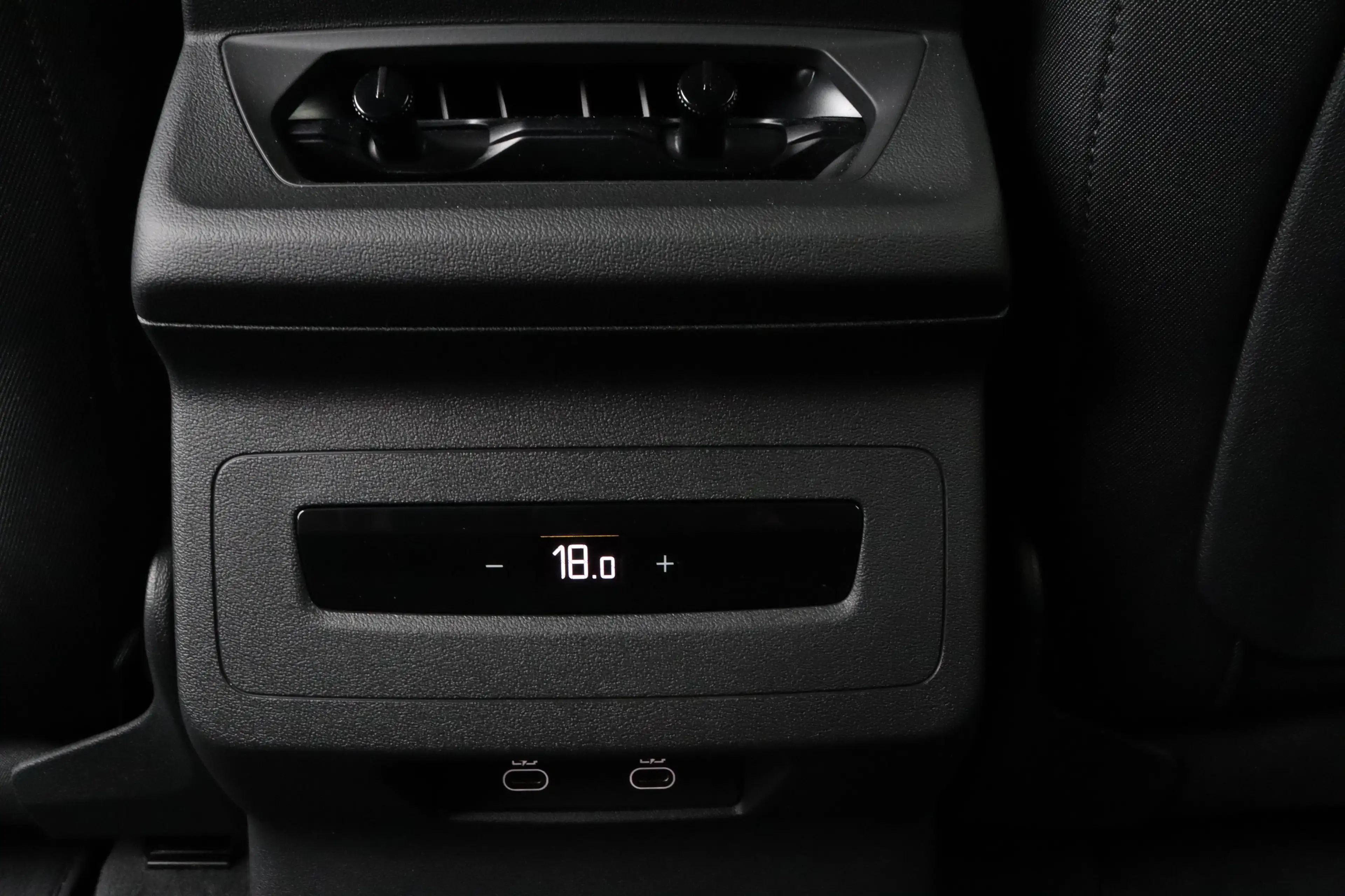 Audi A6 e-tron edition 83 kWh I 20 inch I Trekhaak I Garantie tot 08-2030 I Passenger display — photo 27
