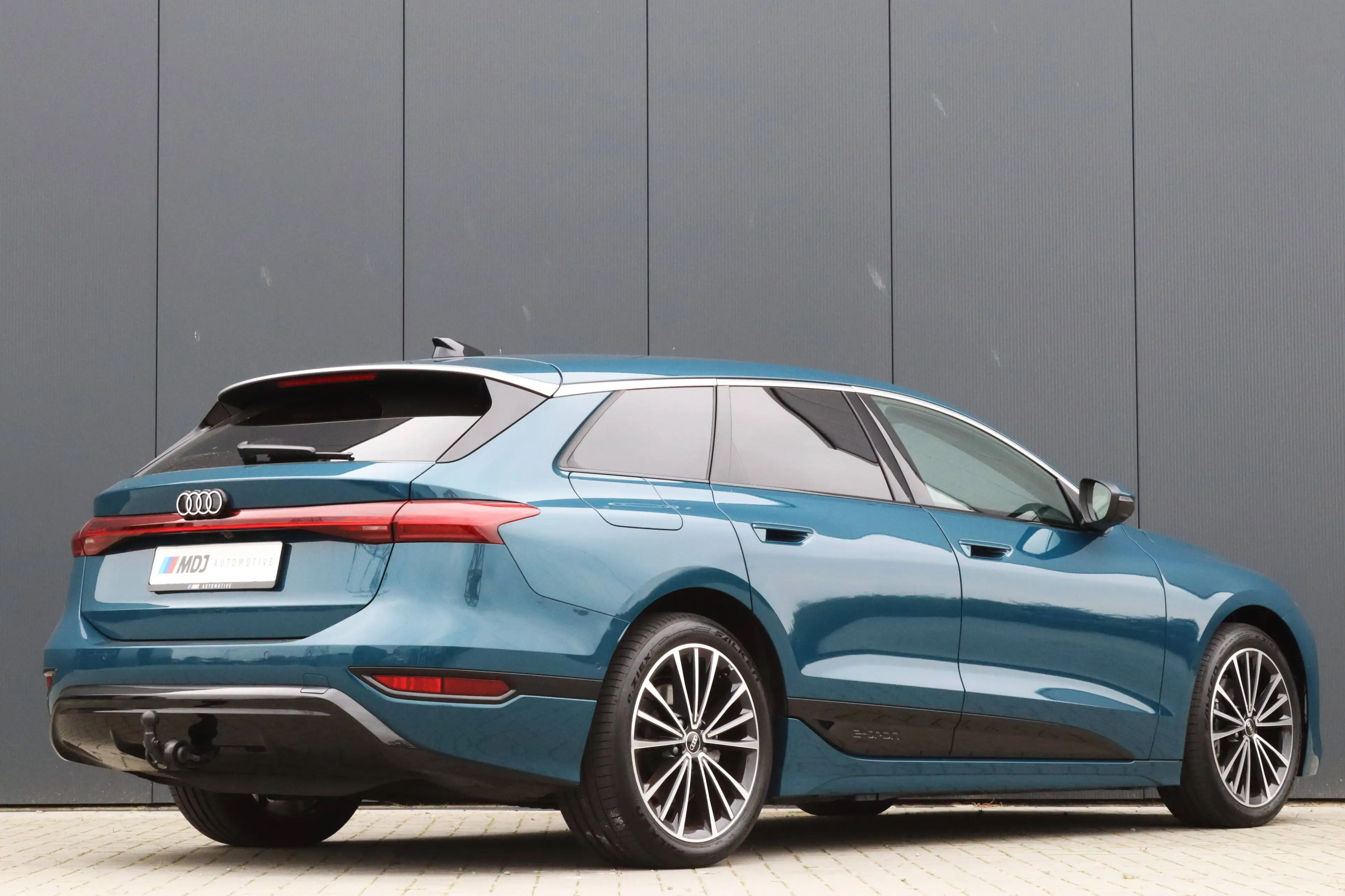 Audi A6 e-tron edition 83 kWh I 20 inch I Trekhaak I Garantie tot 08-2030 I Passenger display — photo 9