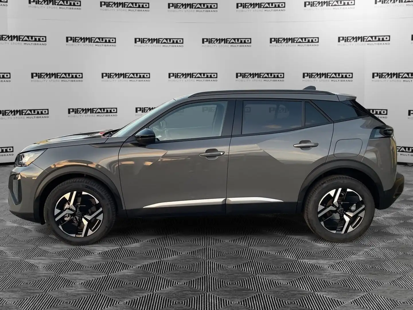 Peugeot 2008 2008 Hybrid 145 e-DCS6 Allure Grijs - 2