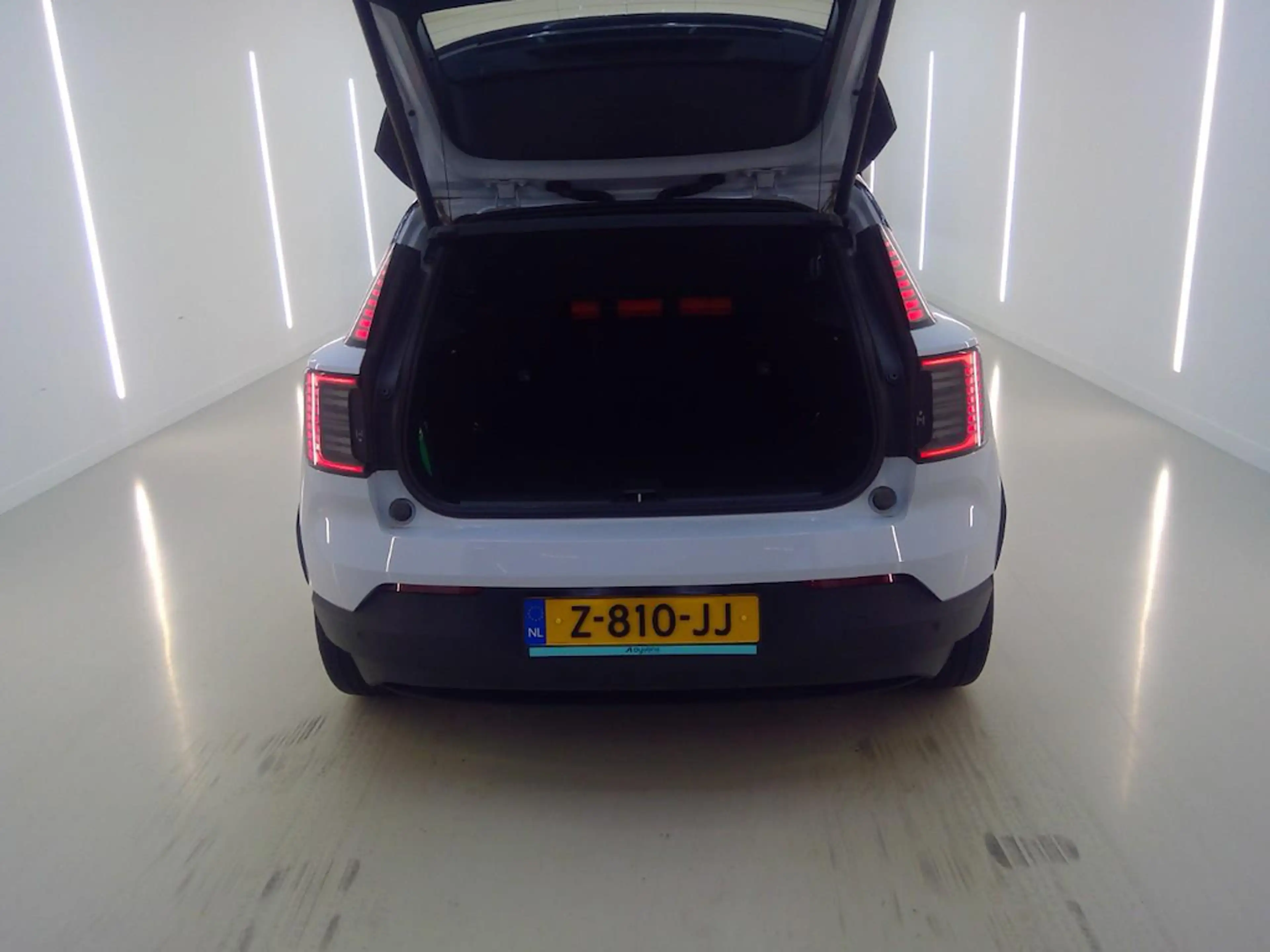 Volvo EX30 Single Motor Extended Range Plus 69 kWh | Afwijken — photo 8