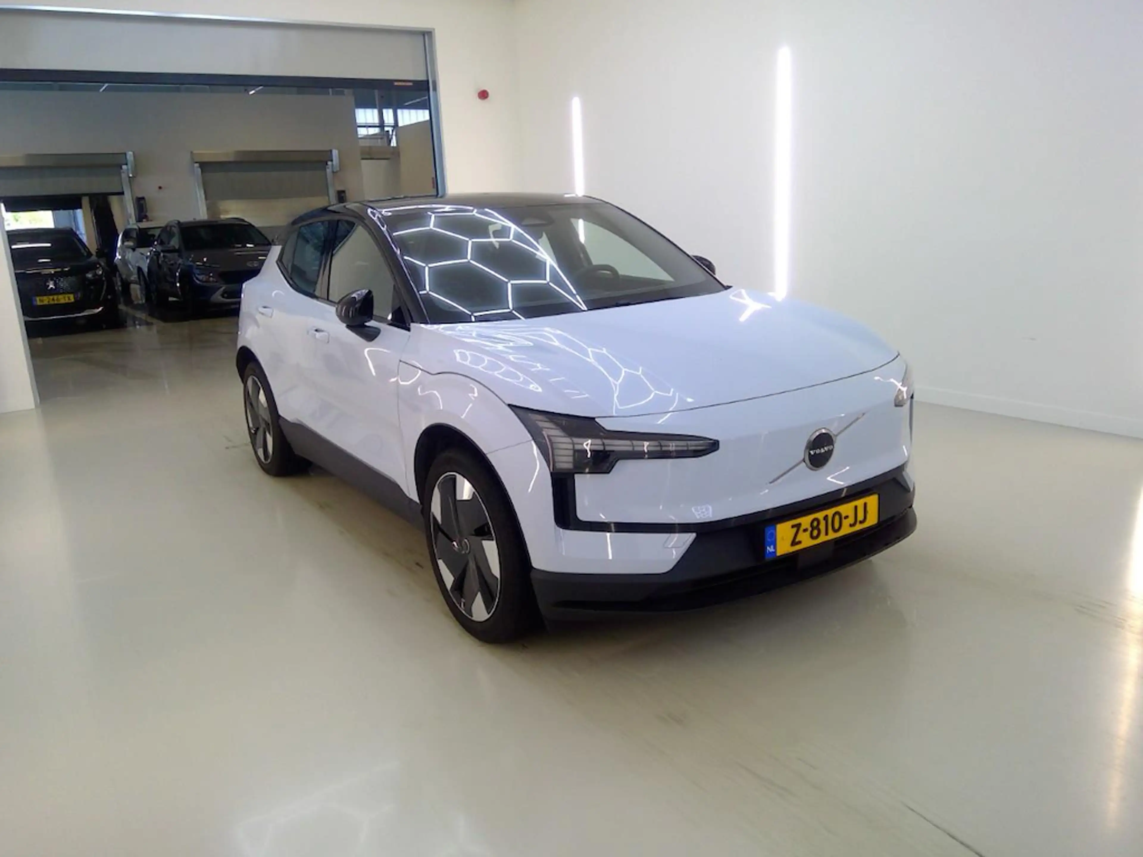 Volvo EX30 Single Motor Extended Range Plus 69 kWh | Afwijken — photo 6