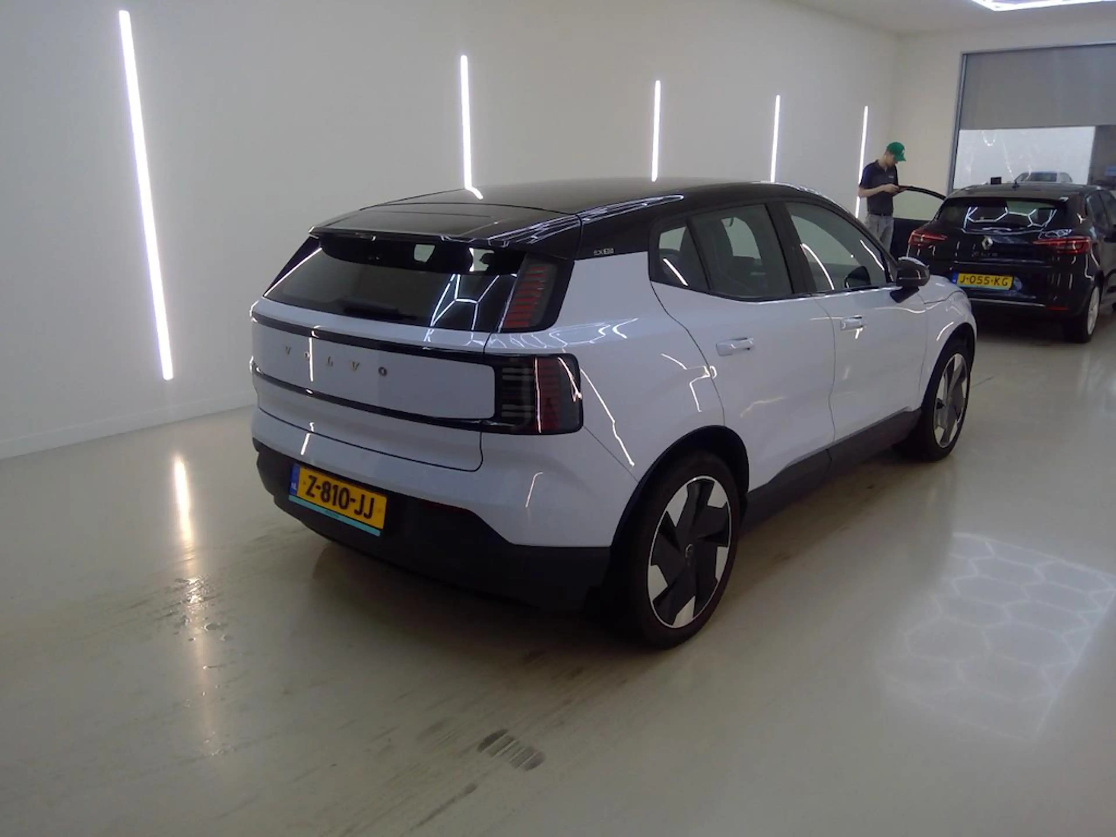 Volvo EX30 Single Motor Extended Range Plus 69 kWh | Afwijken — photo 2