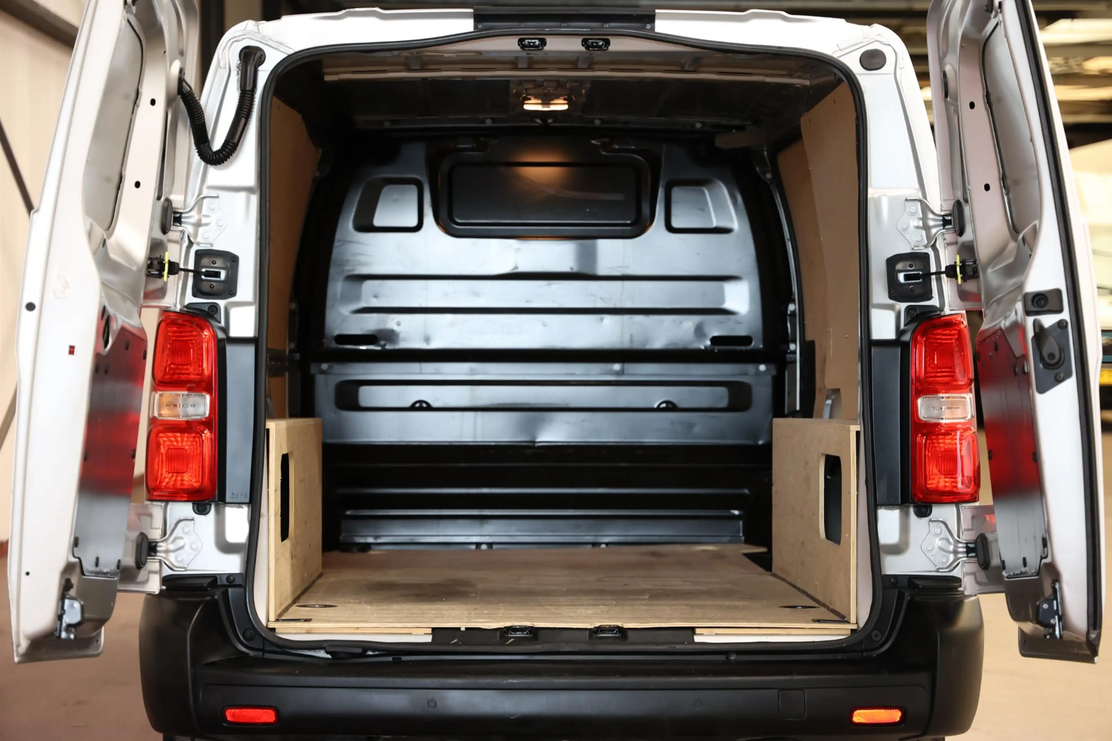 Peugeot Expert 2.0 180PK AUTOMAAT L3H1 LANG — photo 5
