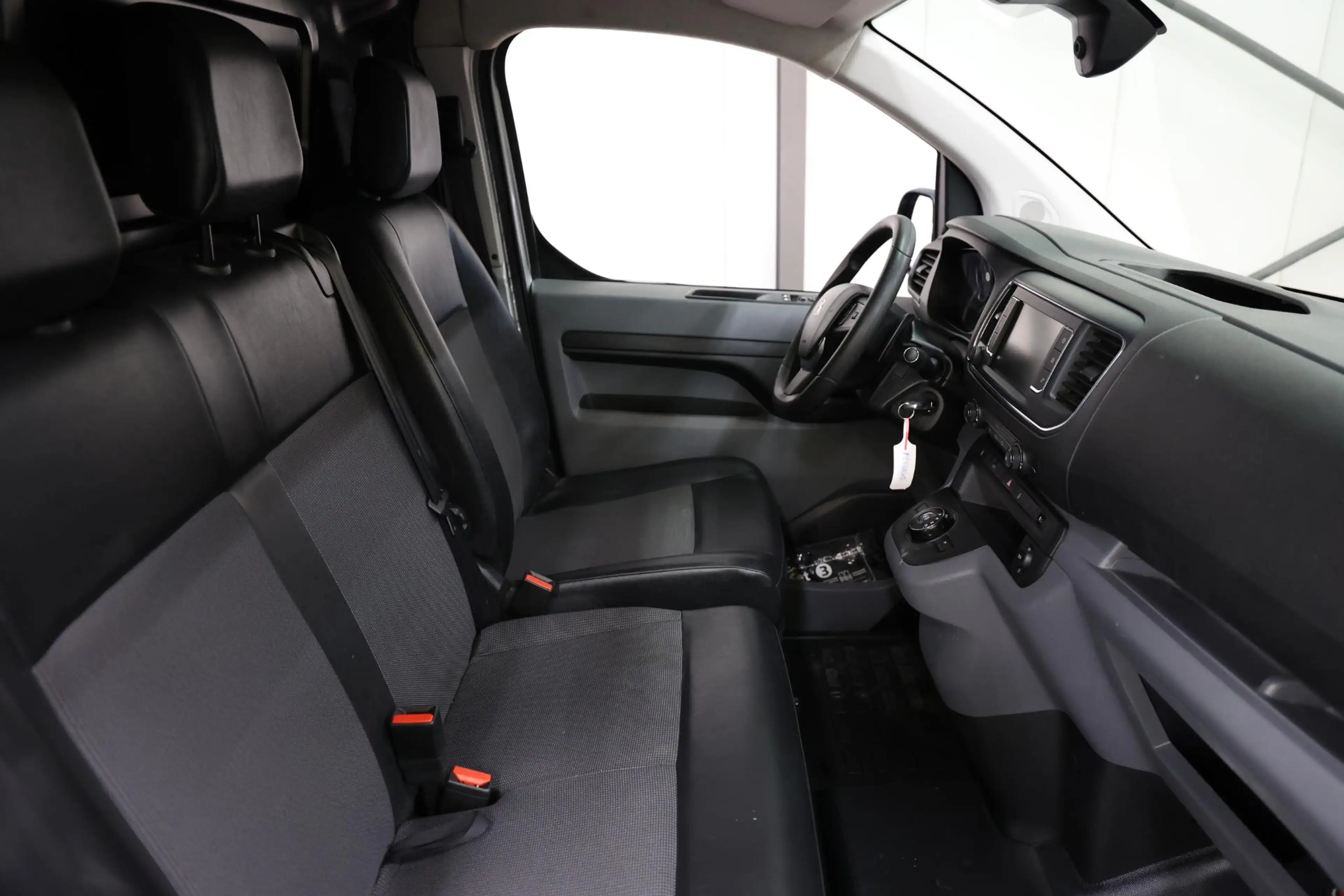 Peugeot Expert 2.0 180PK AUTOMAAT L3H1 LANG — photo 8