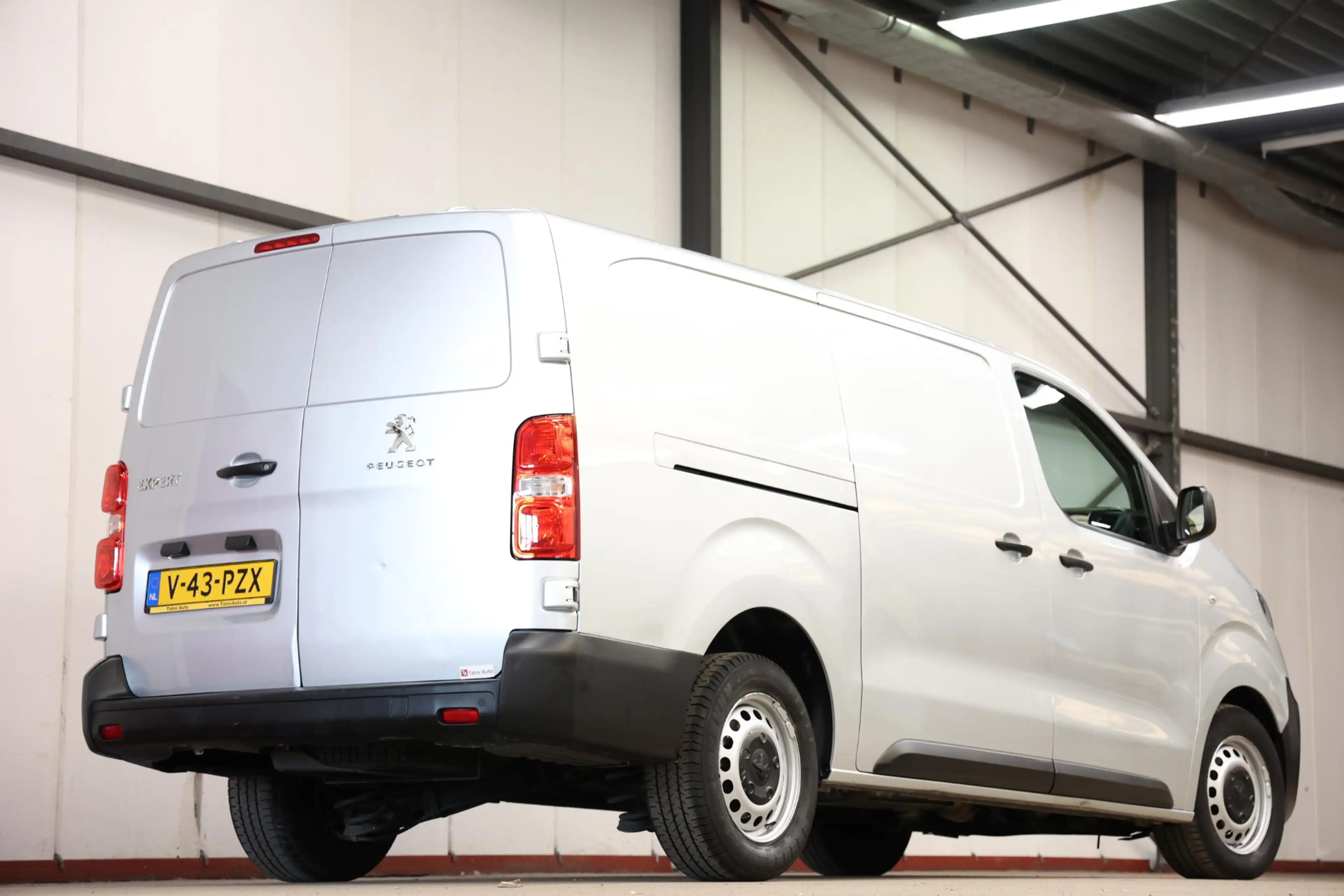 Peugeot Expert 2.0 180PK AUTOMAAT L3H1 LANG — photo 9