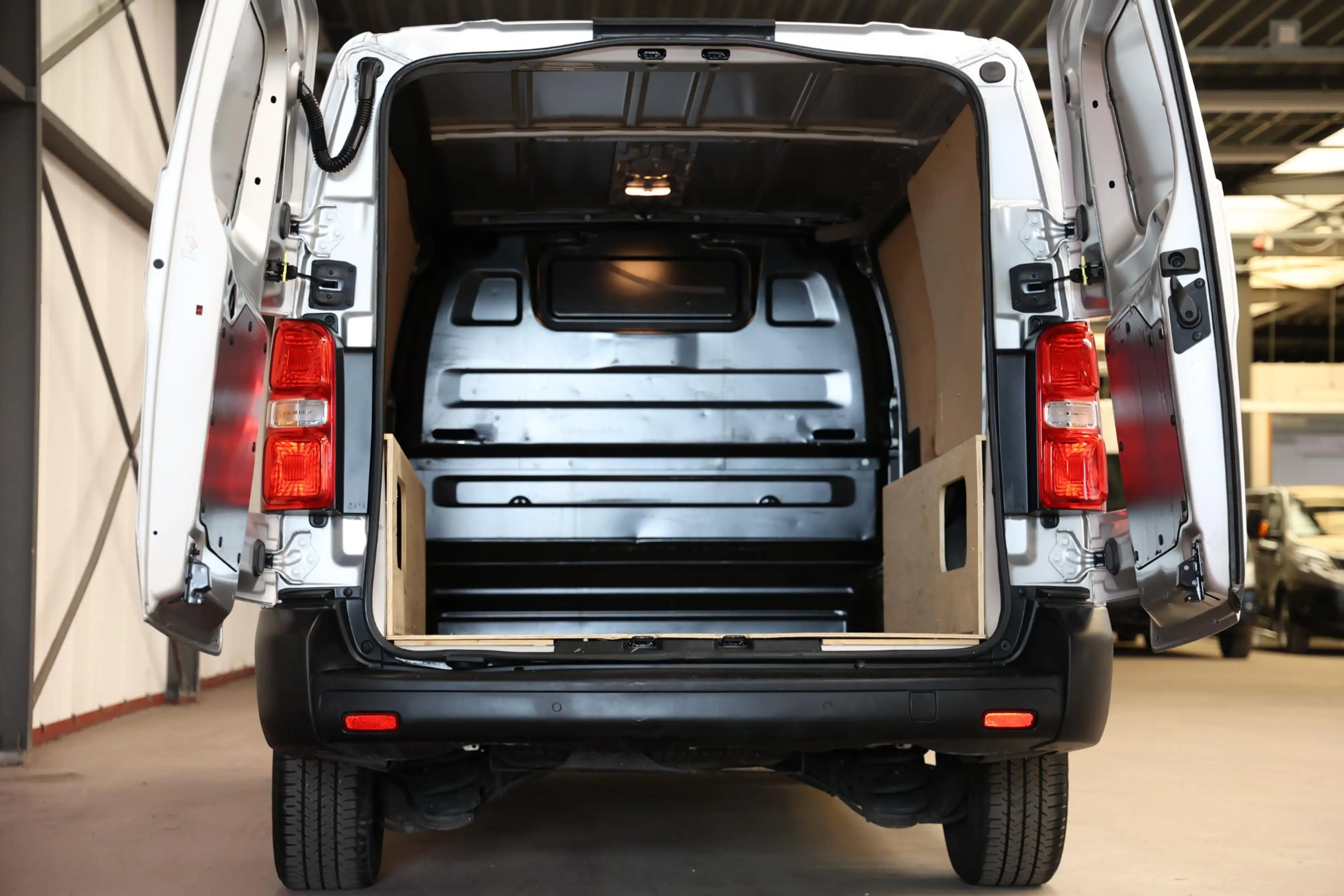 Peugeot Expert 2.0 180PK AUTOMAAT L3H1 LANG — photo 15