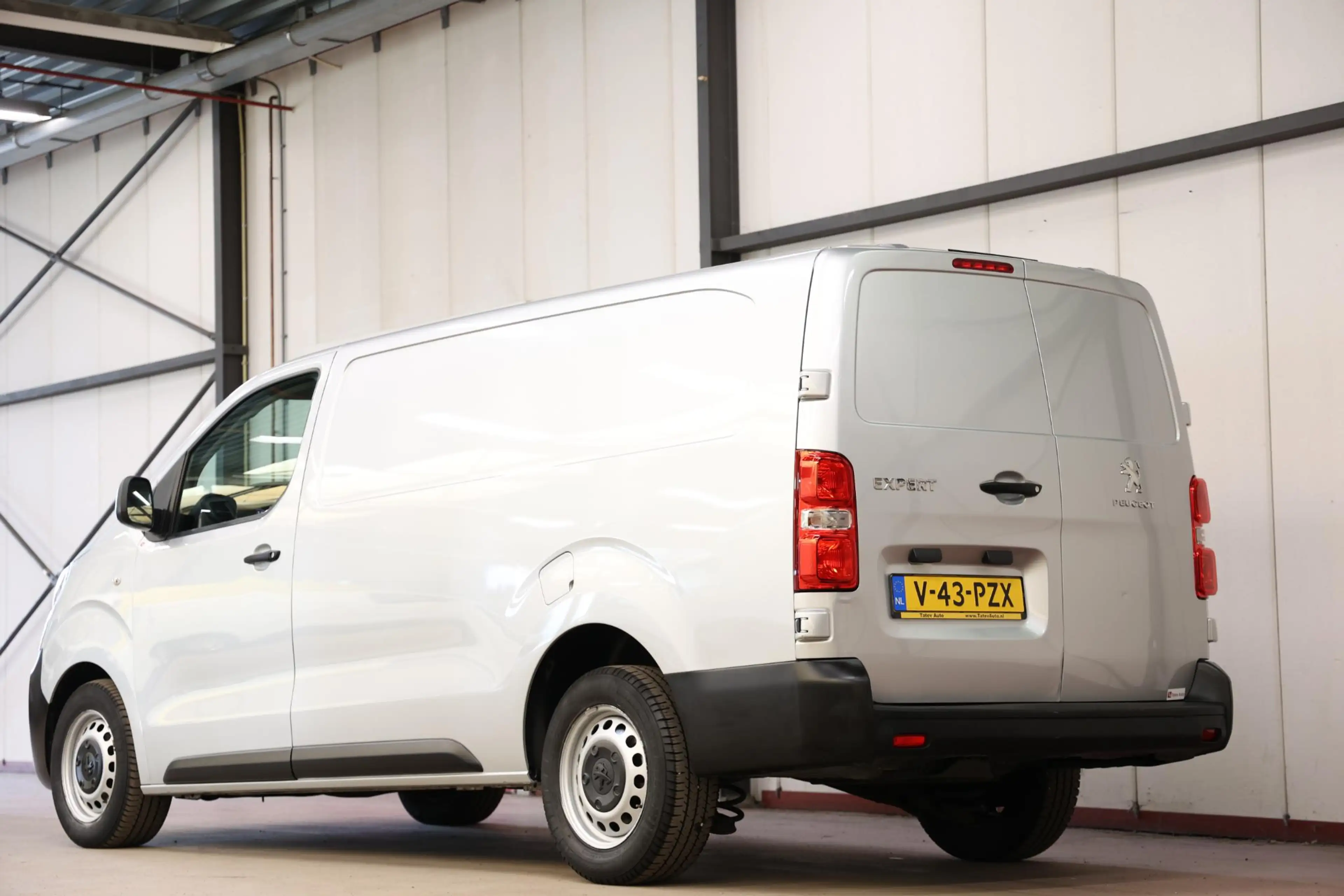Peugeot Expert 2.0 180PK AUTOMAAT L3H1 LANG — photo 2