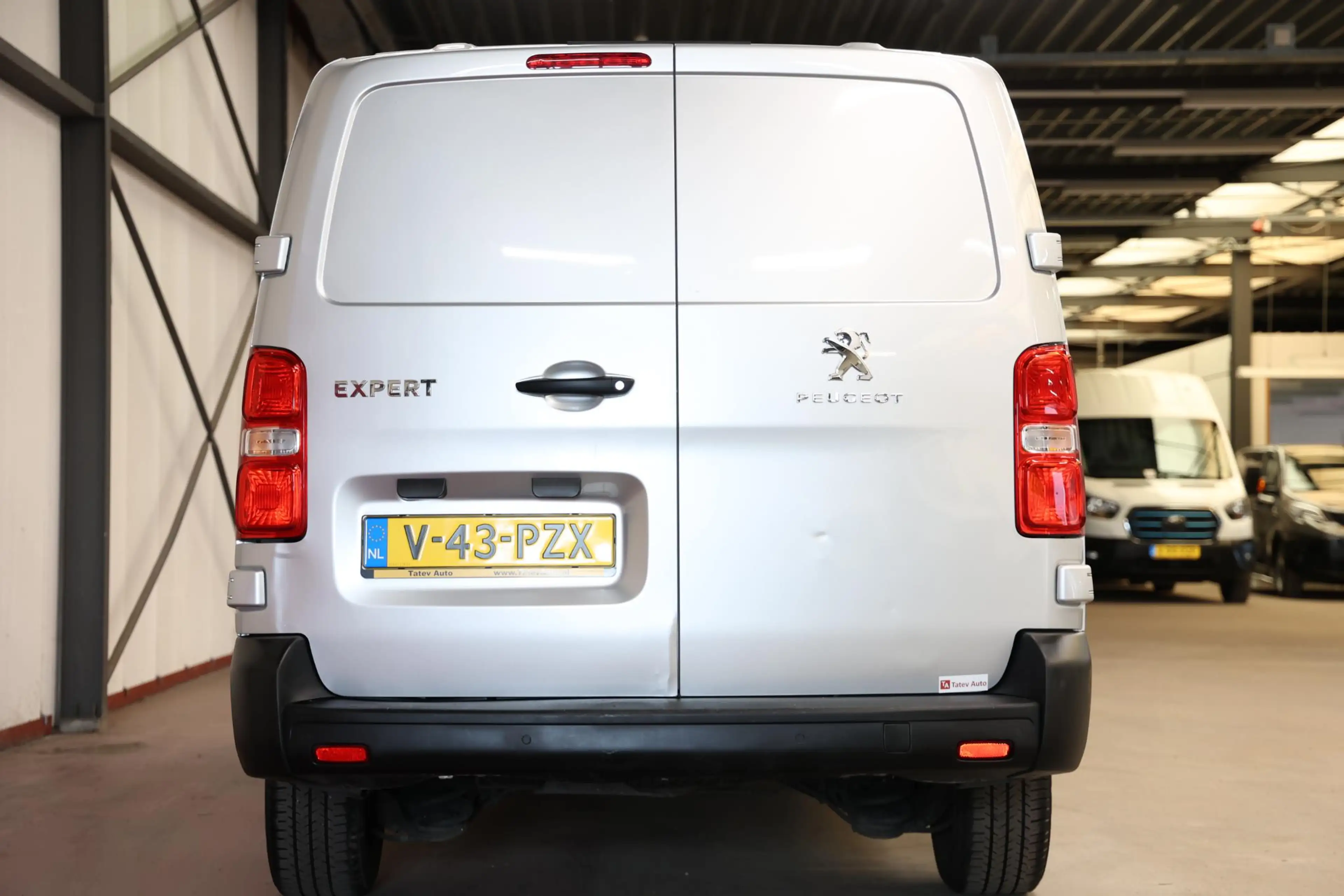 Peugeot Expert 2.0 180PK AUTOMAAT L3H1 LANG — photo 10