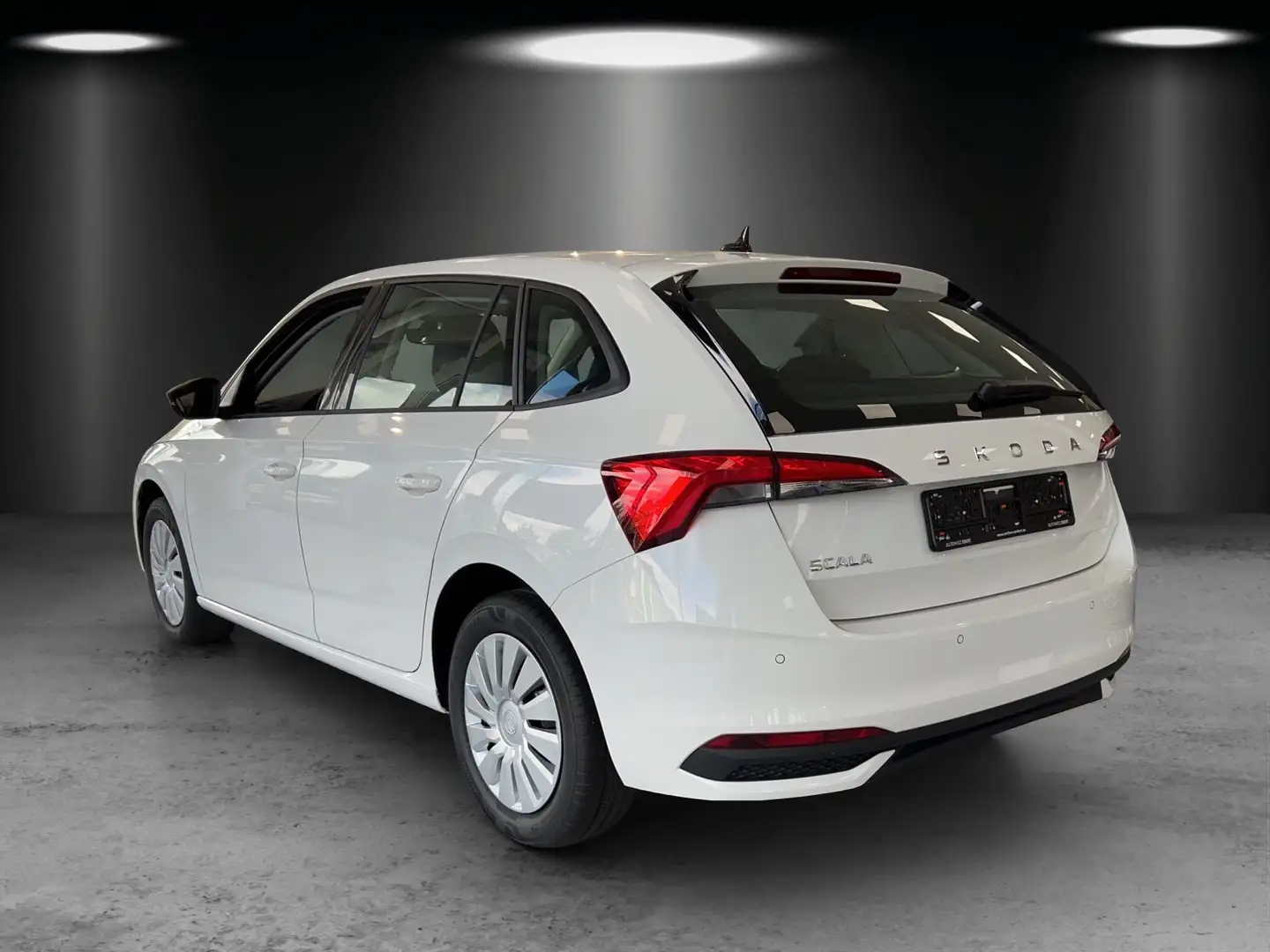 Skoda Scala Essence 1,0 TSI 70 kW Weiß - 2